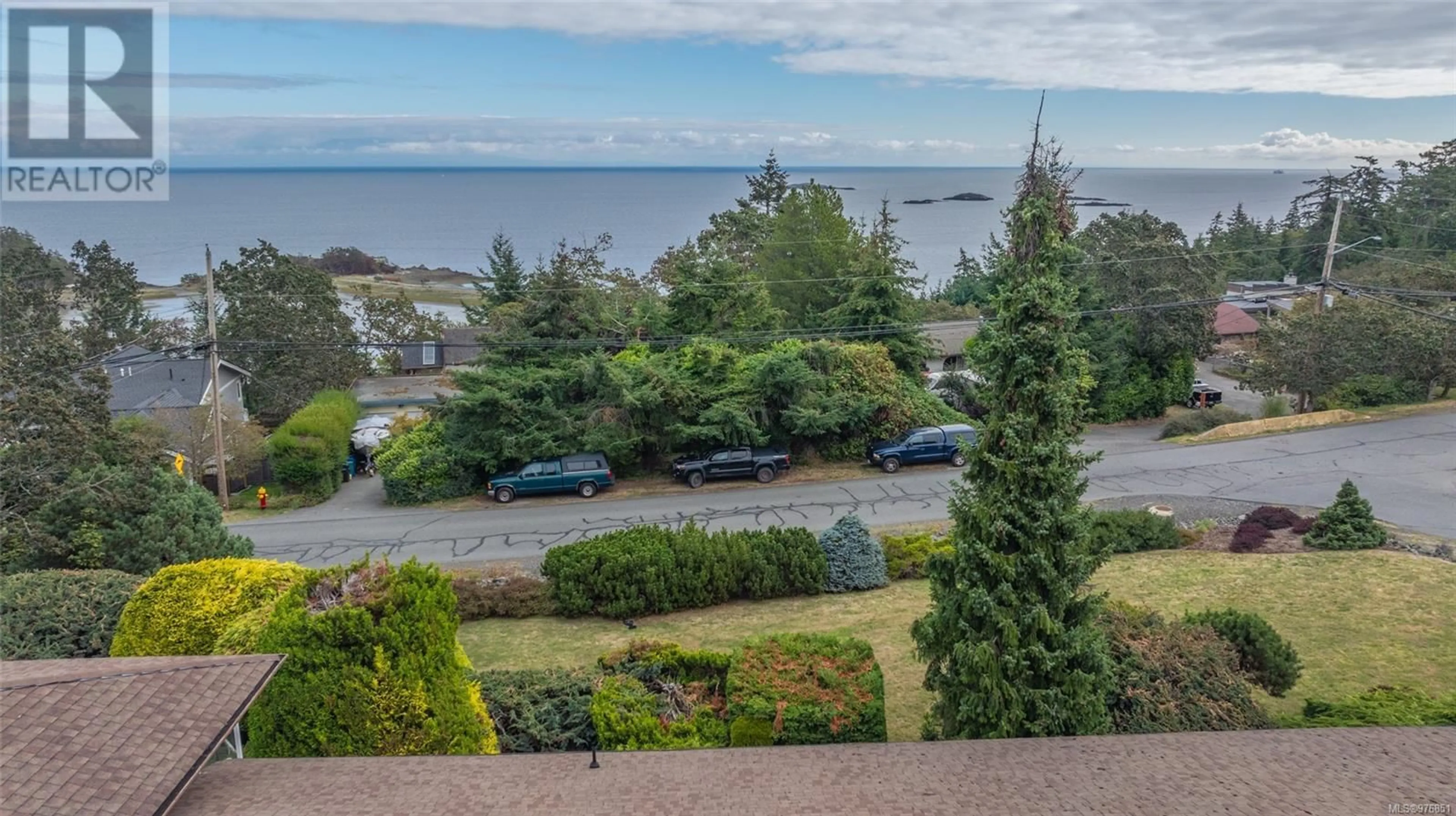 A pic from exterior of the house or condo, the street view for 3603 Oakridge Dr, Nanaimo British Columbia V9T1M3