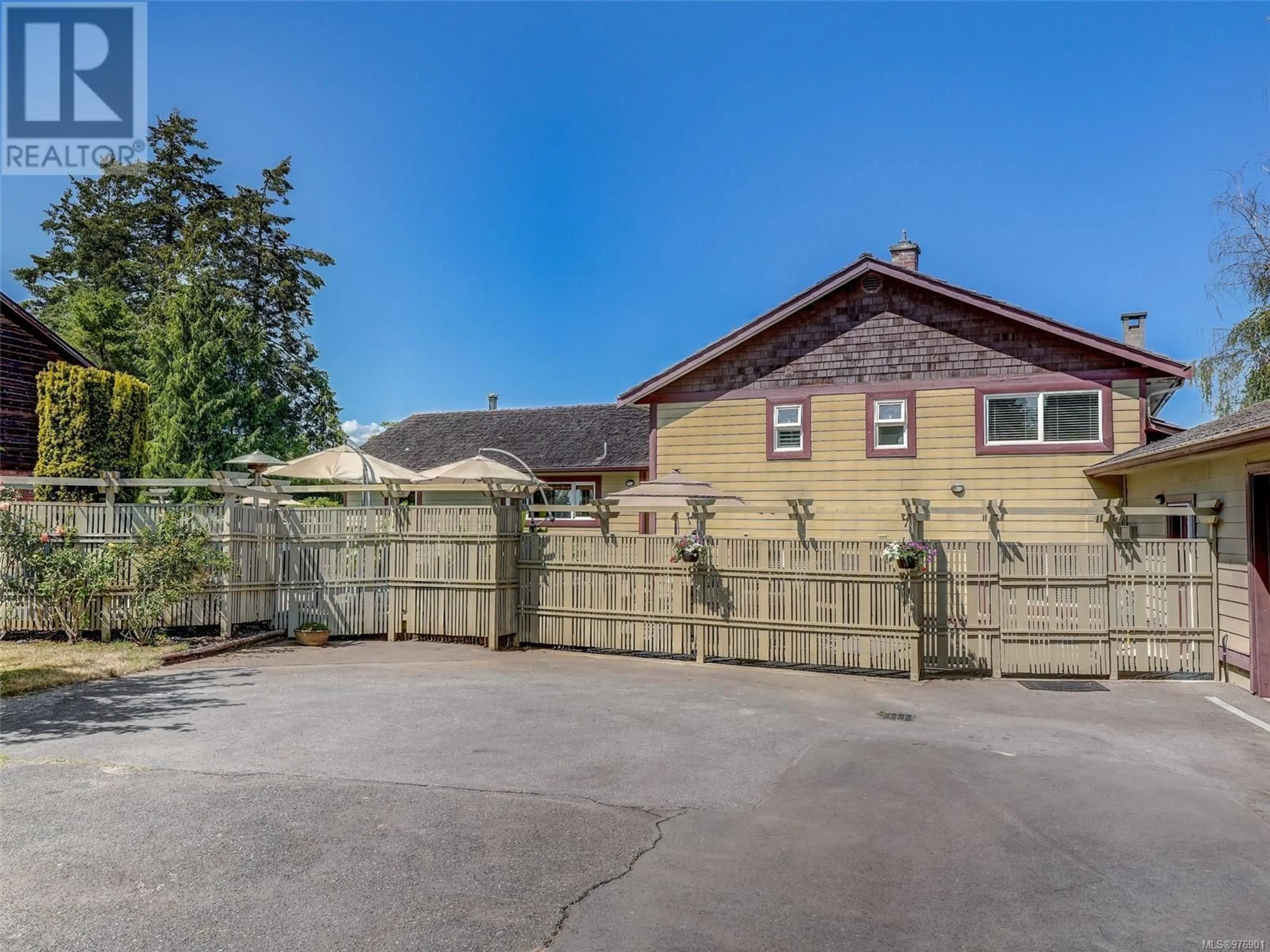 Fenced yard for 2606 James Island Rd, Central Saanich British Columbia V0S1M0