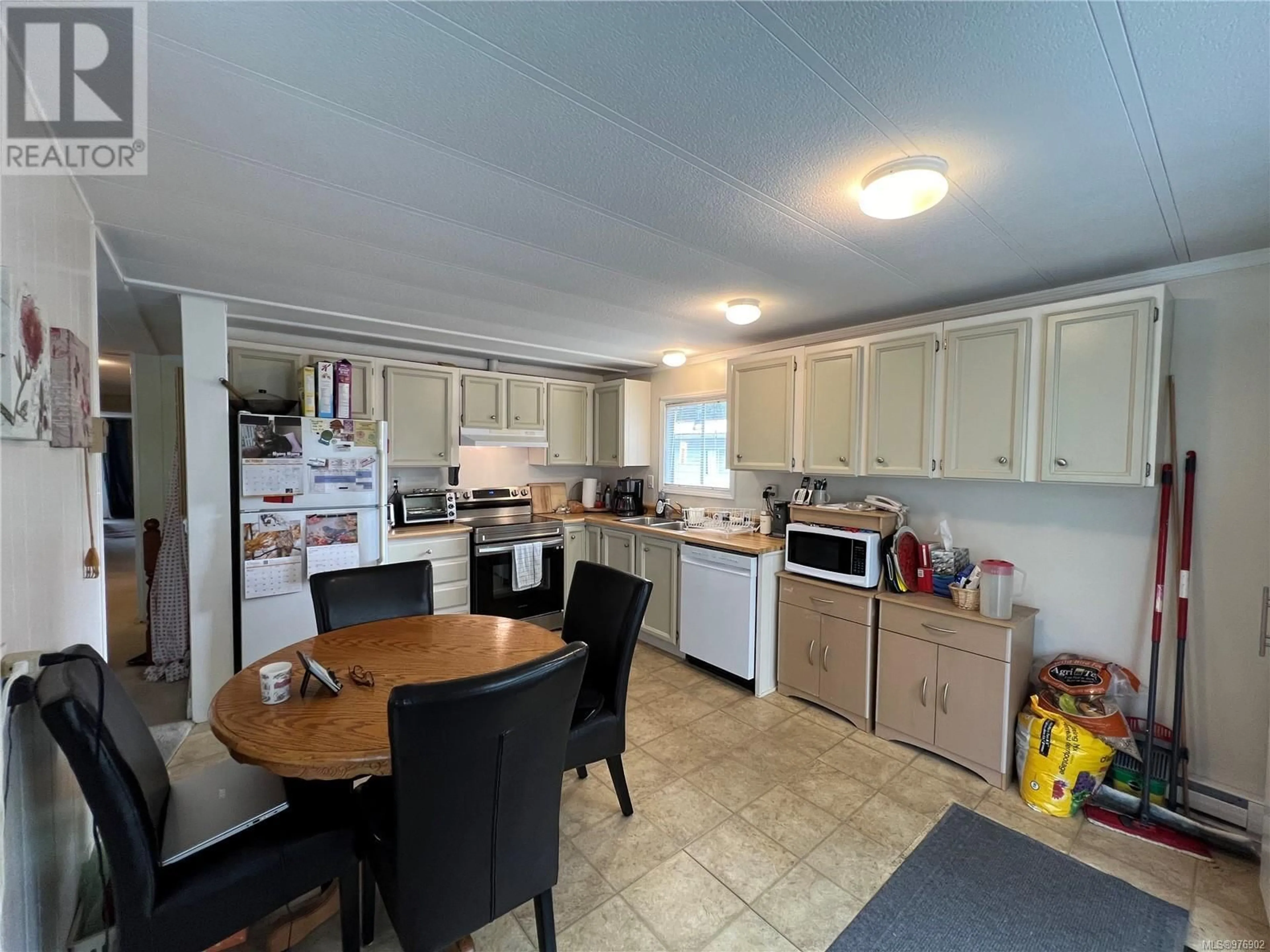 Open concept kitchen for 406 Matchlee Dr, Gold River British Columbia V0R1G0