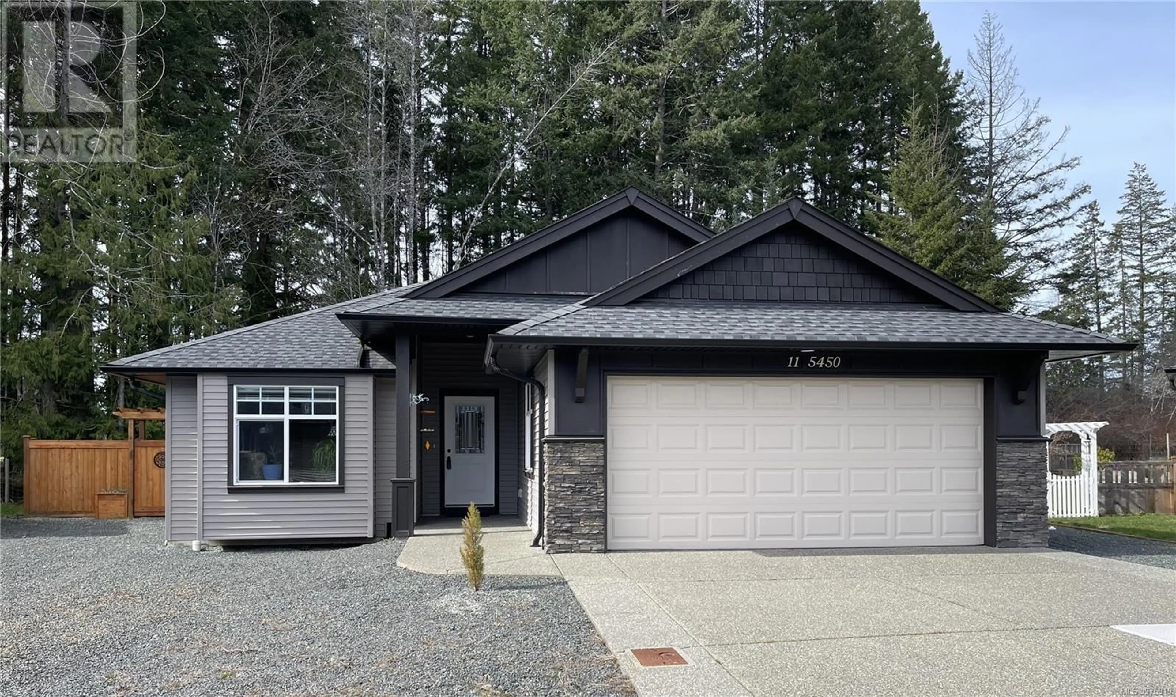 Home with vinyl exterior material for 11 5450 Tomswood Rd, Port Alberni British Columbia V9Y0B4