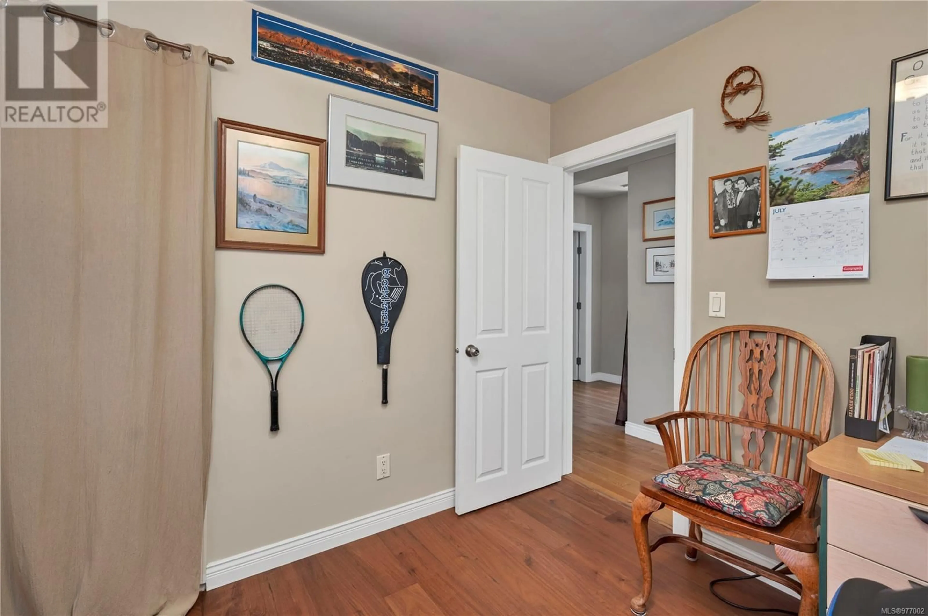 Indoor entryway, wood floors for 817 Birch St, Campbell River British Columbia V9W2T3