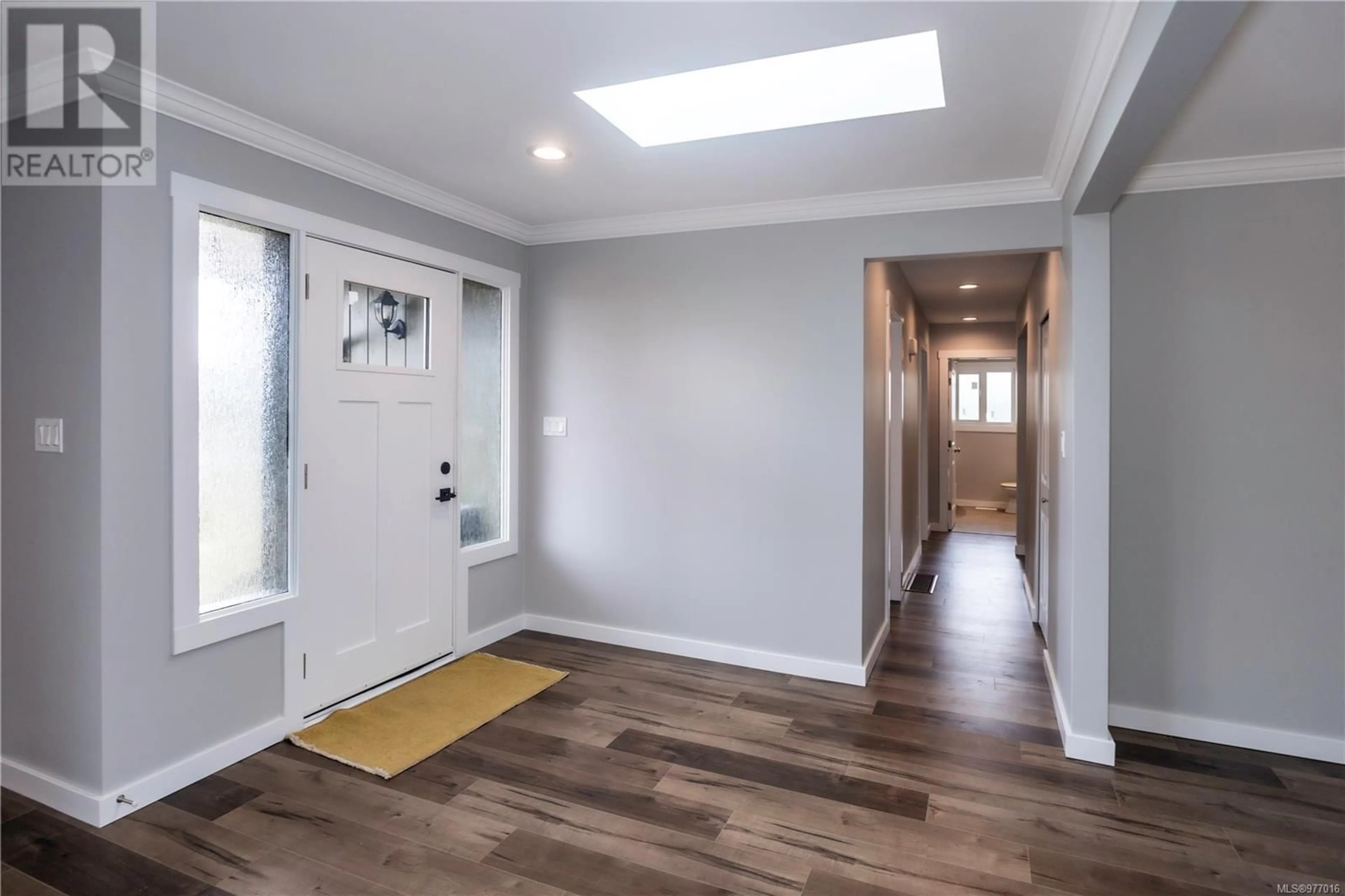 Indoor entryway, wood floors for 1907 Cheviot Rd, Campbell River British Columbia V9W4E2