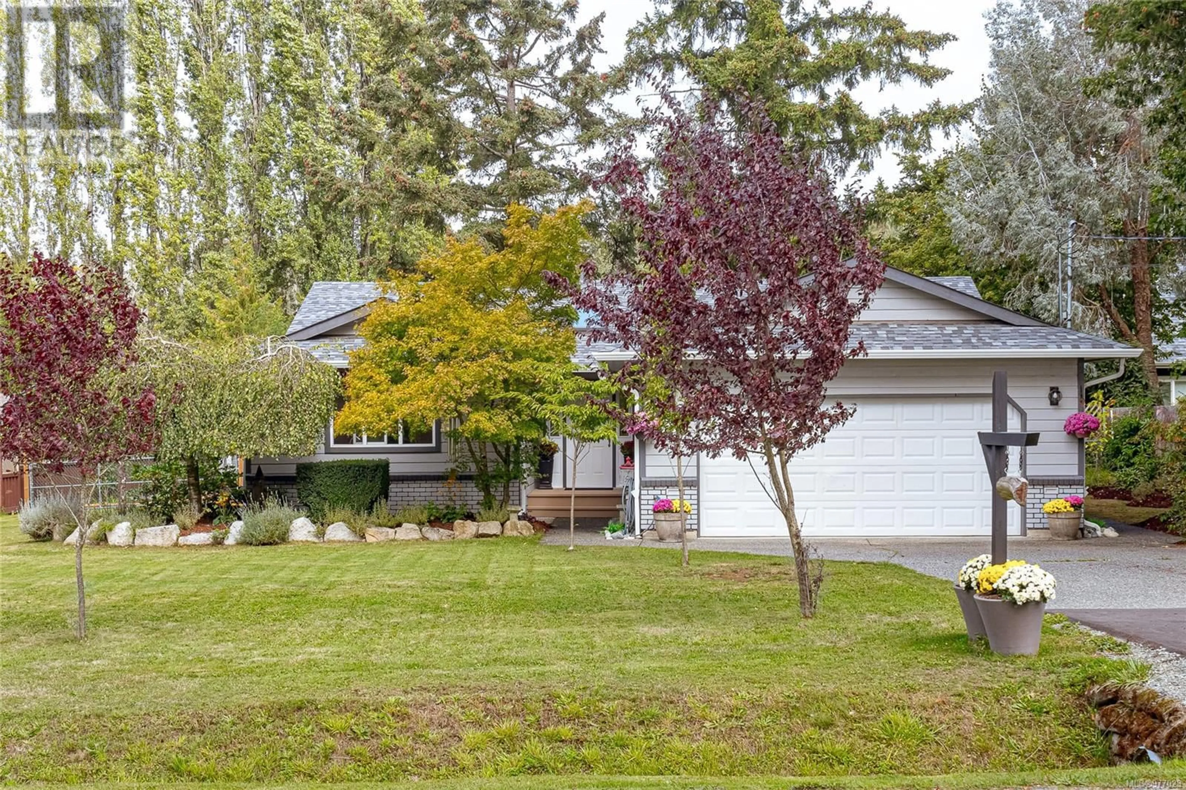 Frontside or backside of a home for 740 Wain Rd, North Saanich British Columbia V8L5N8