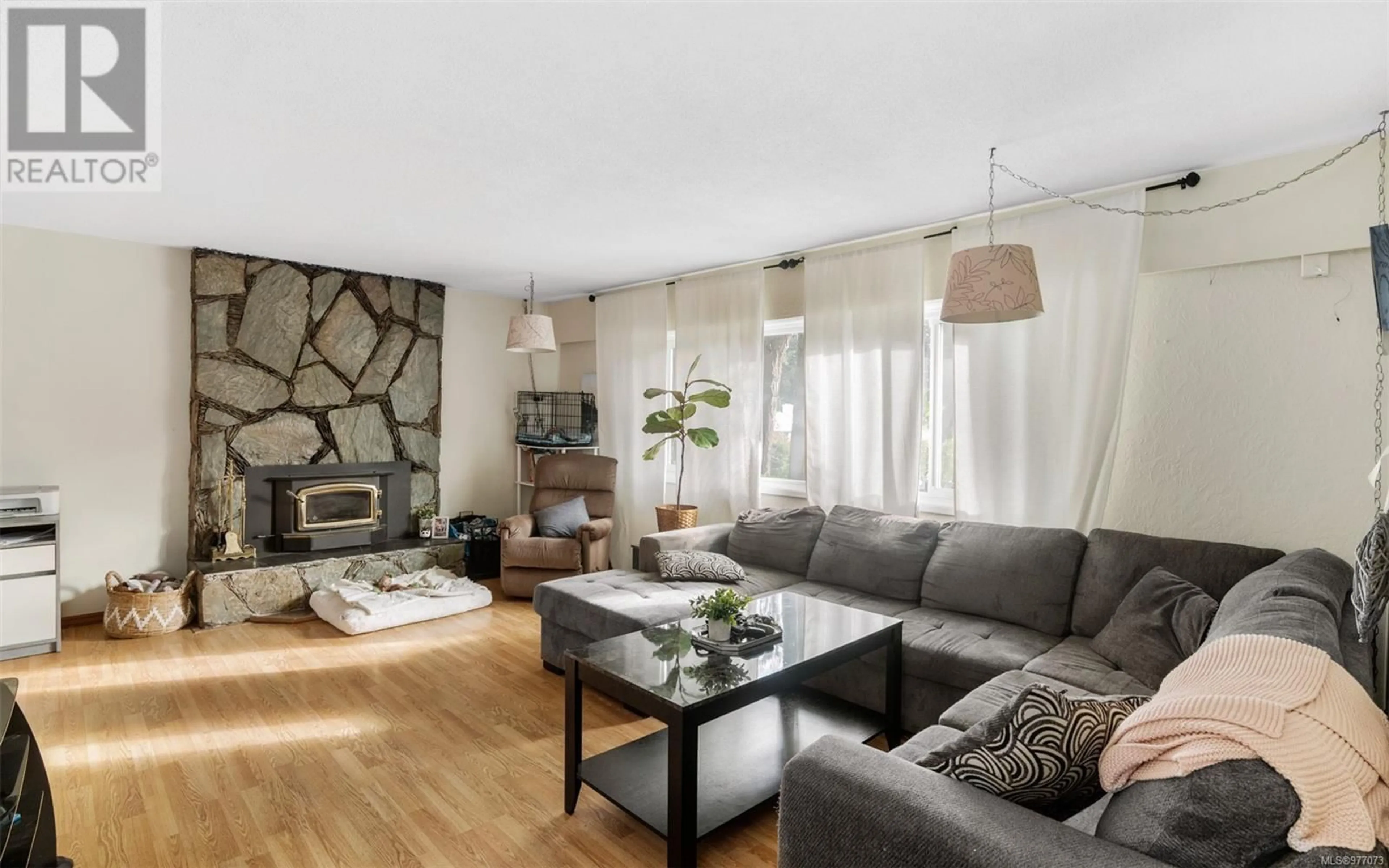 Living room, wood floors for 464 Owens Rd, Colwood British Columbia V9C2B9