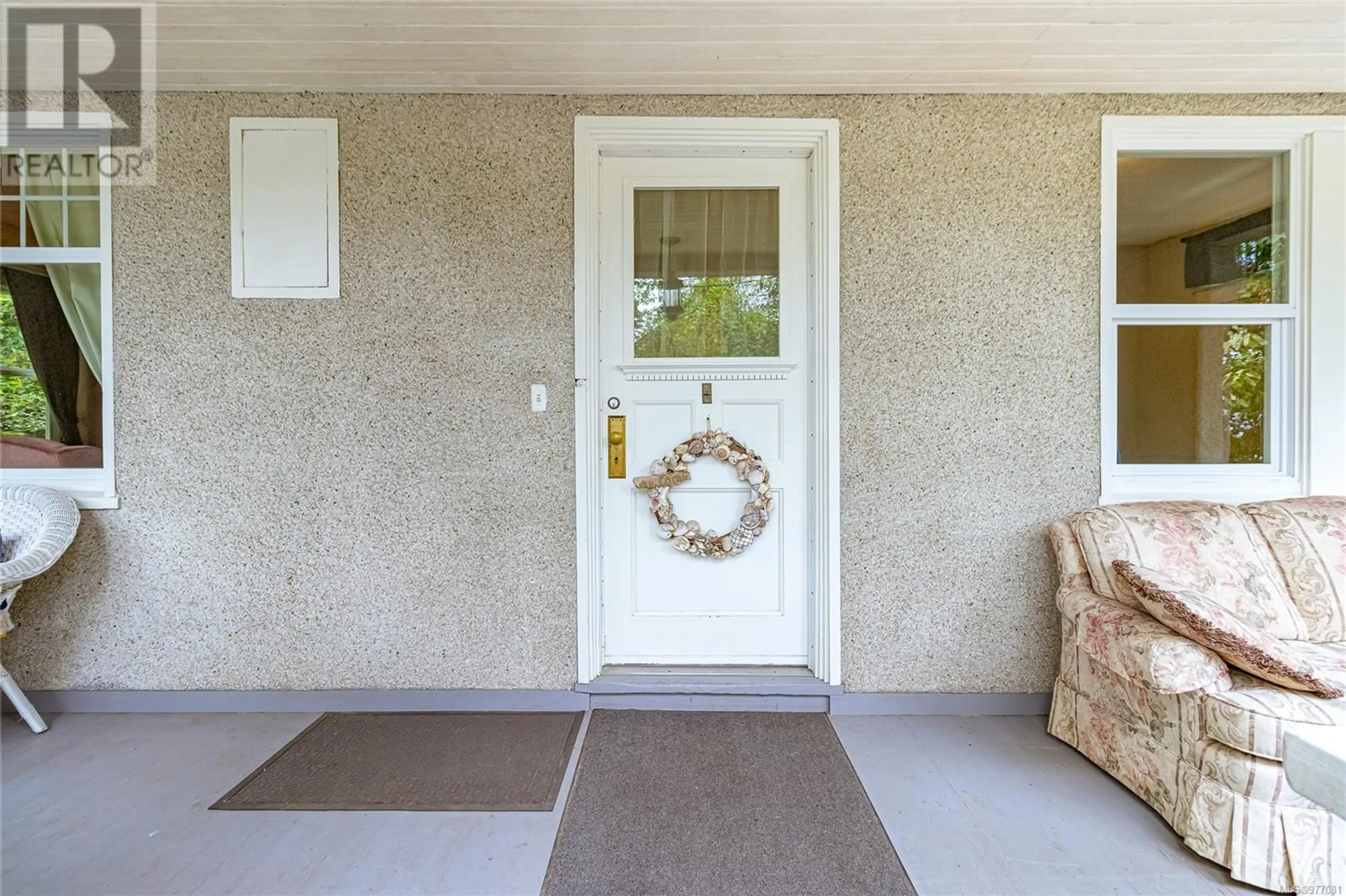 Indoor entryway, carpet floors for 3700 St. Aidans St, Saanich British Columbia V8P4V7