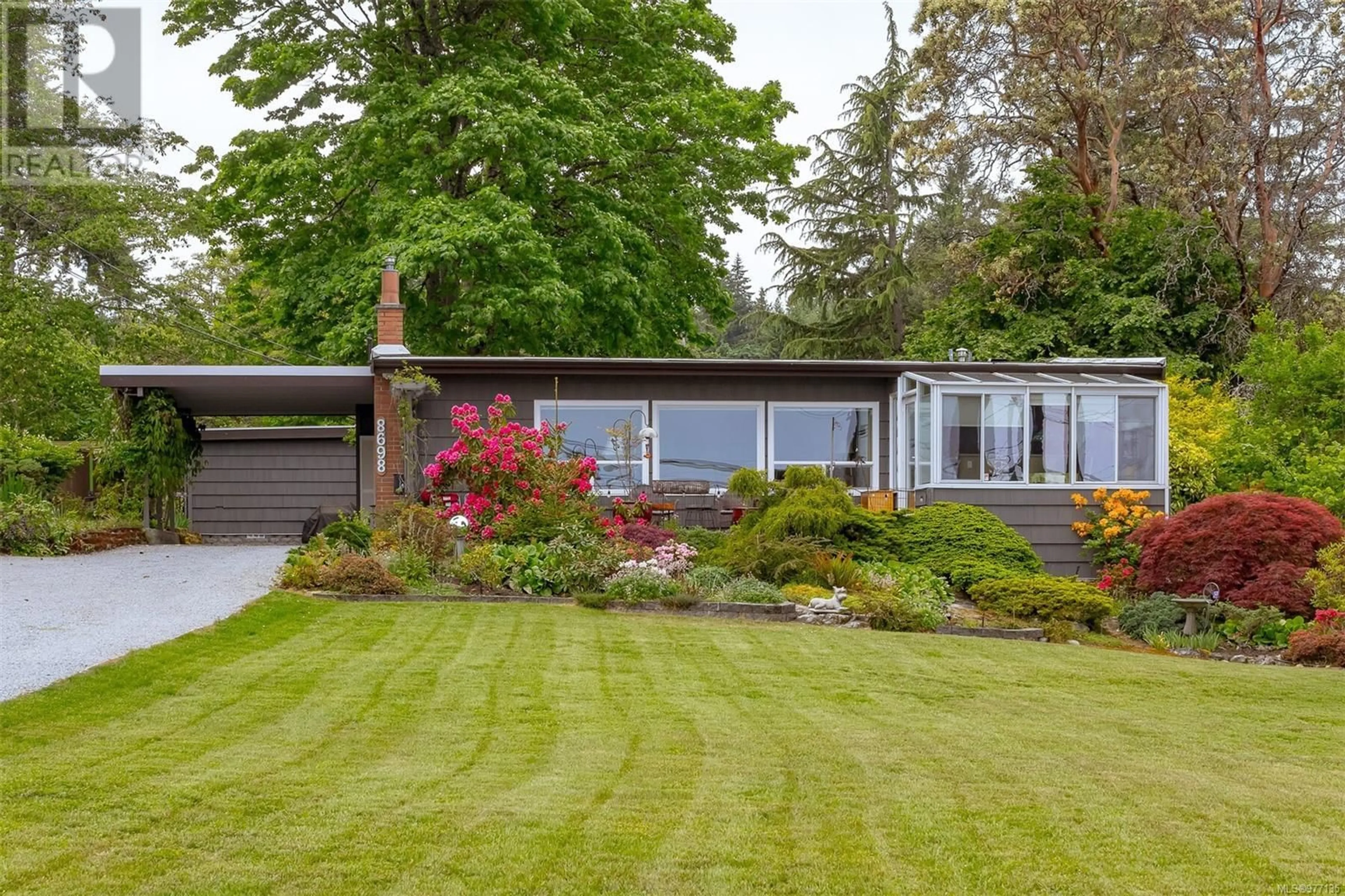 Outside view for 8698 East Saanich Rd, North Saanich British Columbia V8L1H2