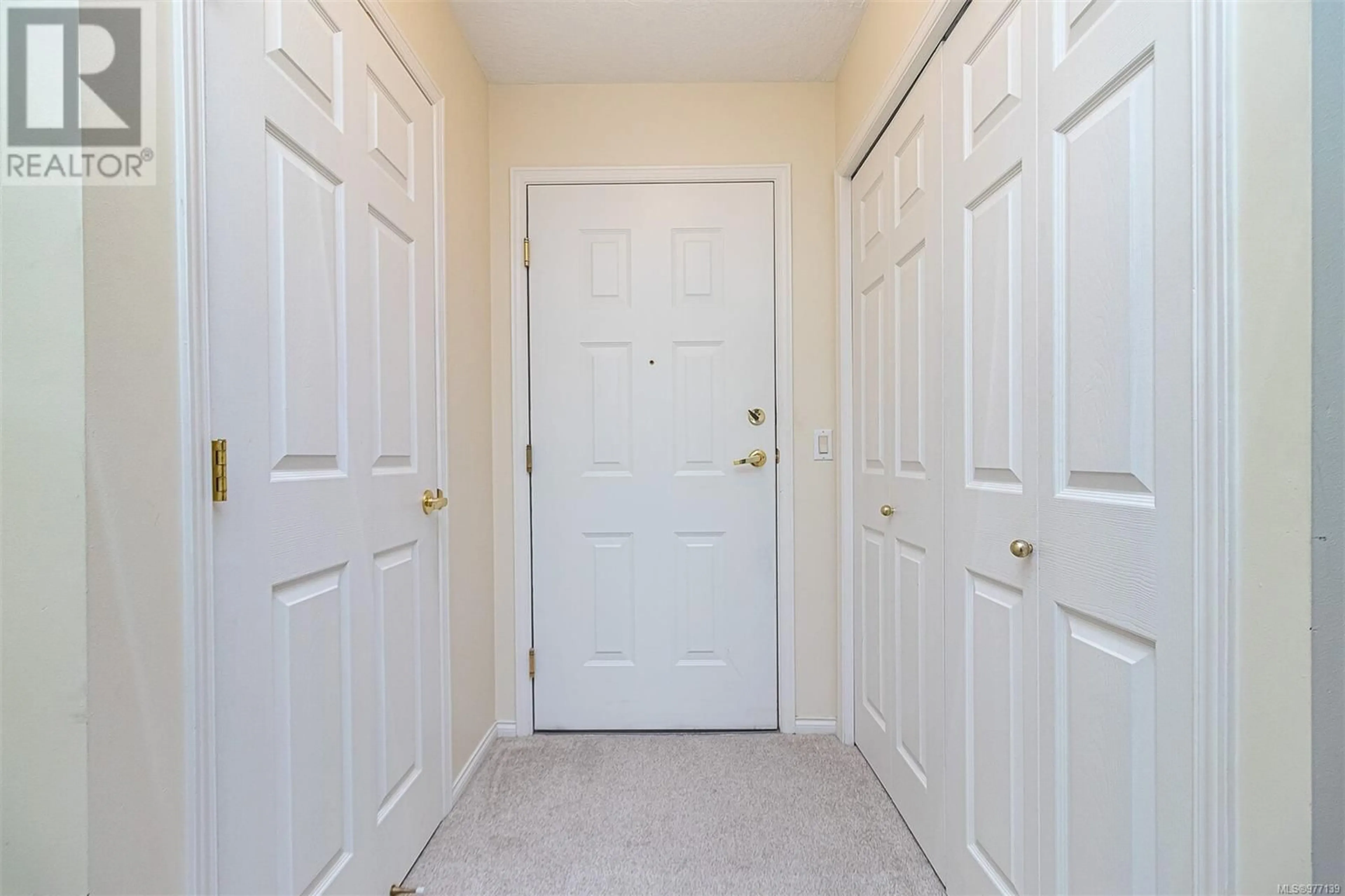 Indoor entryway, not visible floor for 315 1485 Garnet Rd, Saanich British Columbia V8P5T5