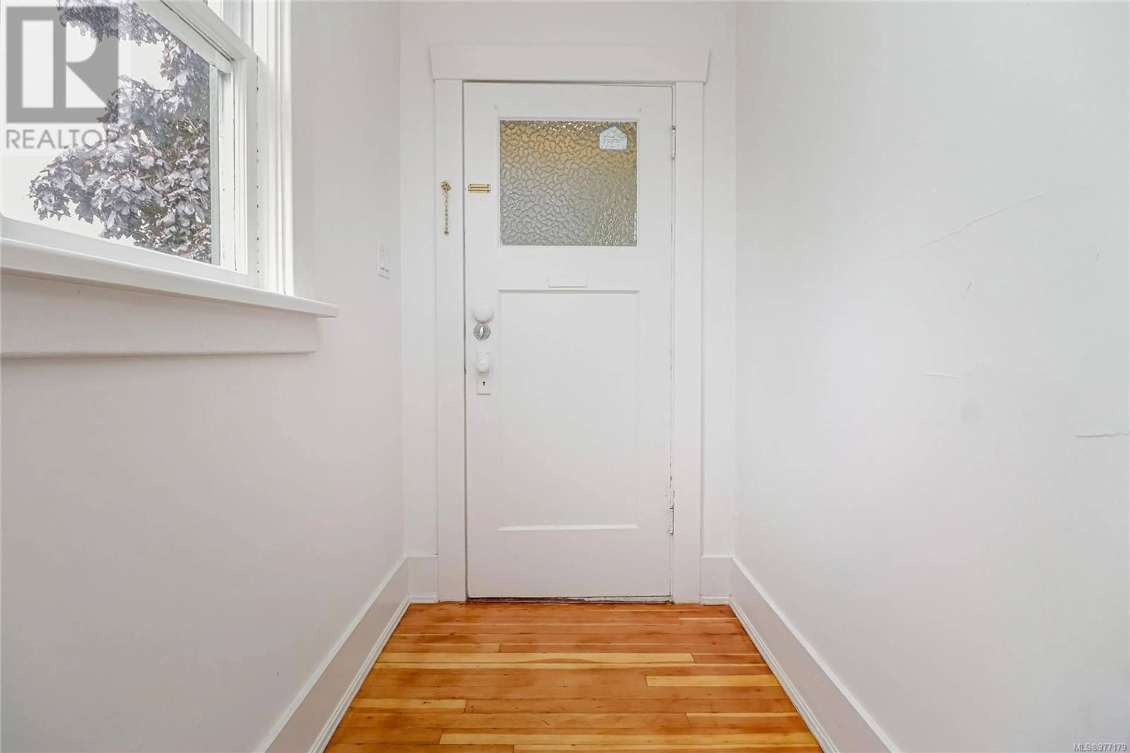 Indoor entryway for 702 Lampson St, Esquimalt British Columbia V9A6A6