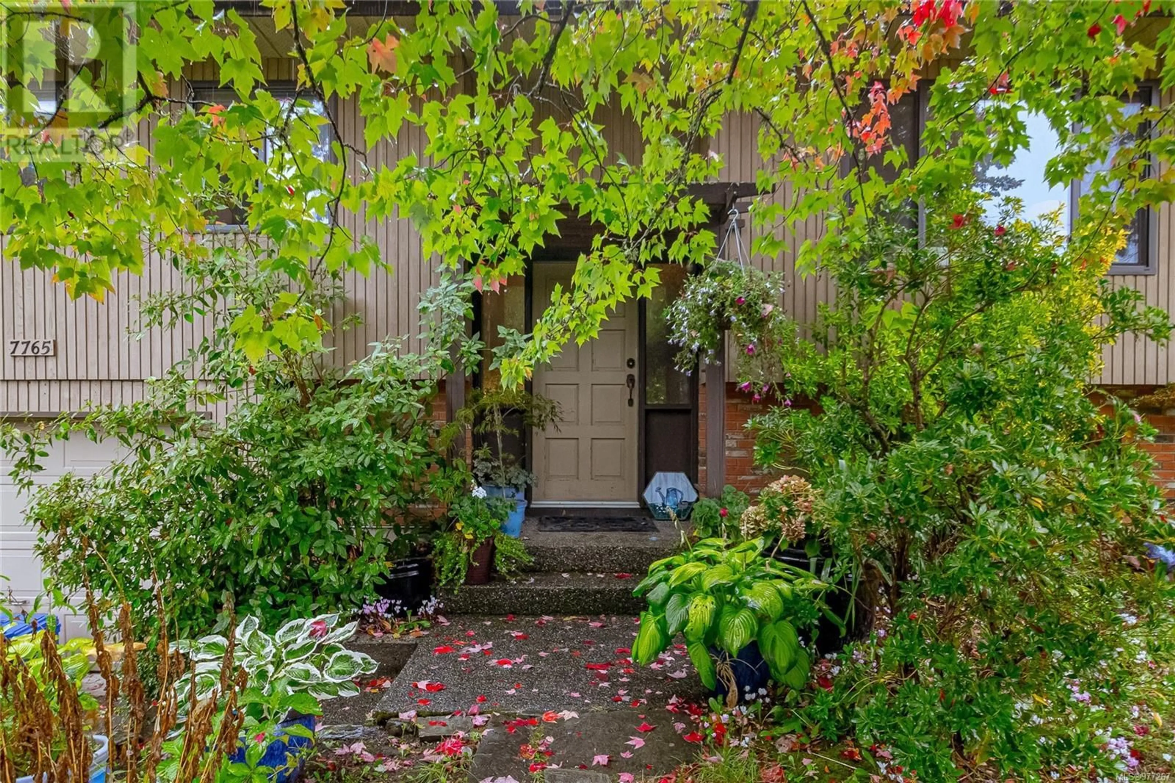 Indoor entryway for 7765 Trentelmann Pl, Central Saanich British Columbia V8M1K9