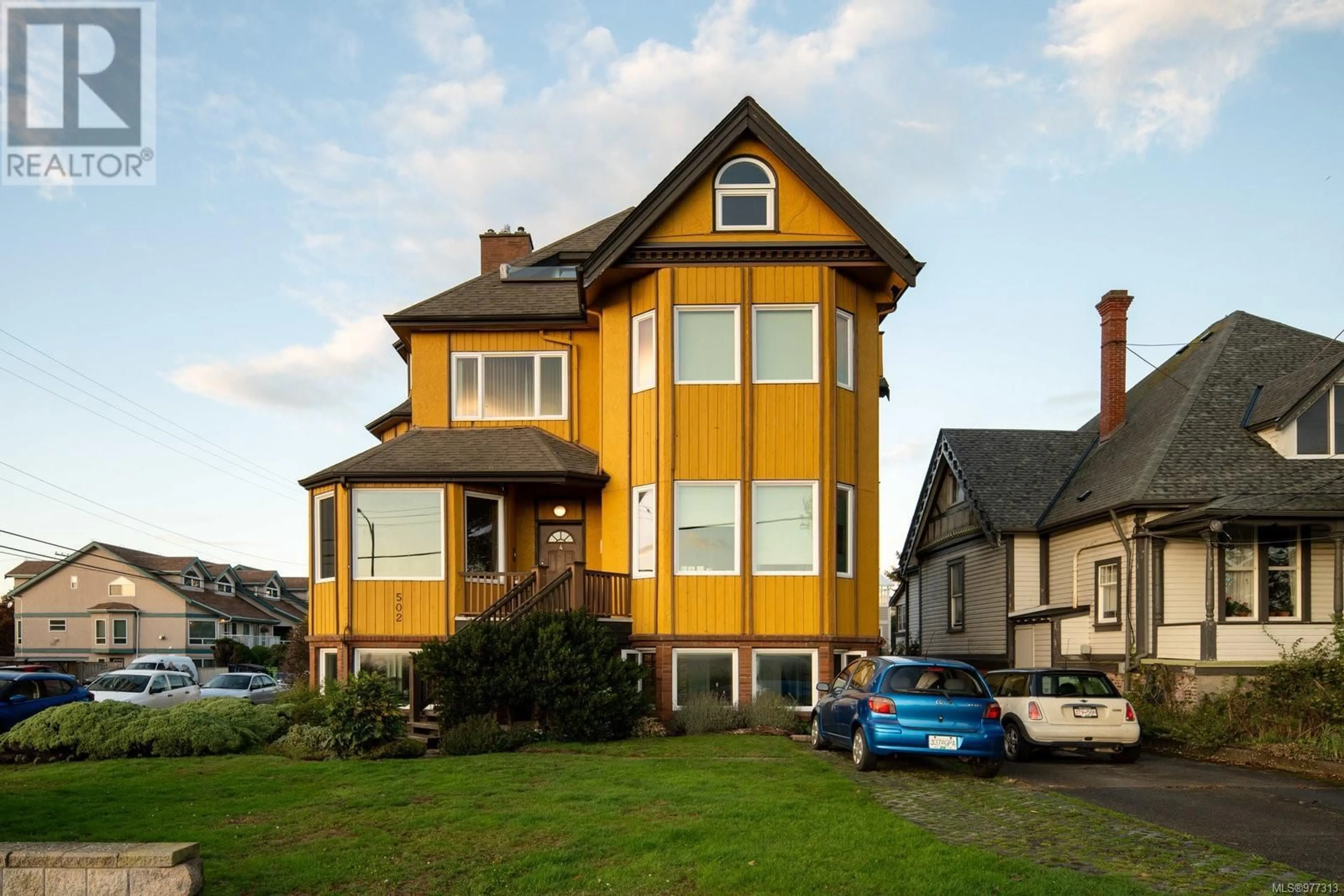 Frontside or backside of a home, the front or back of building for 2 502 Dallas Rd, Victoria British Columbia V8V1B2