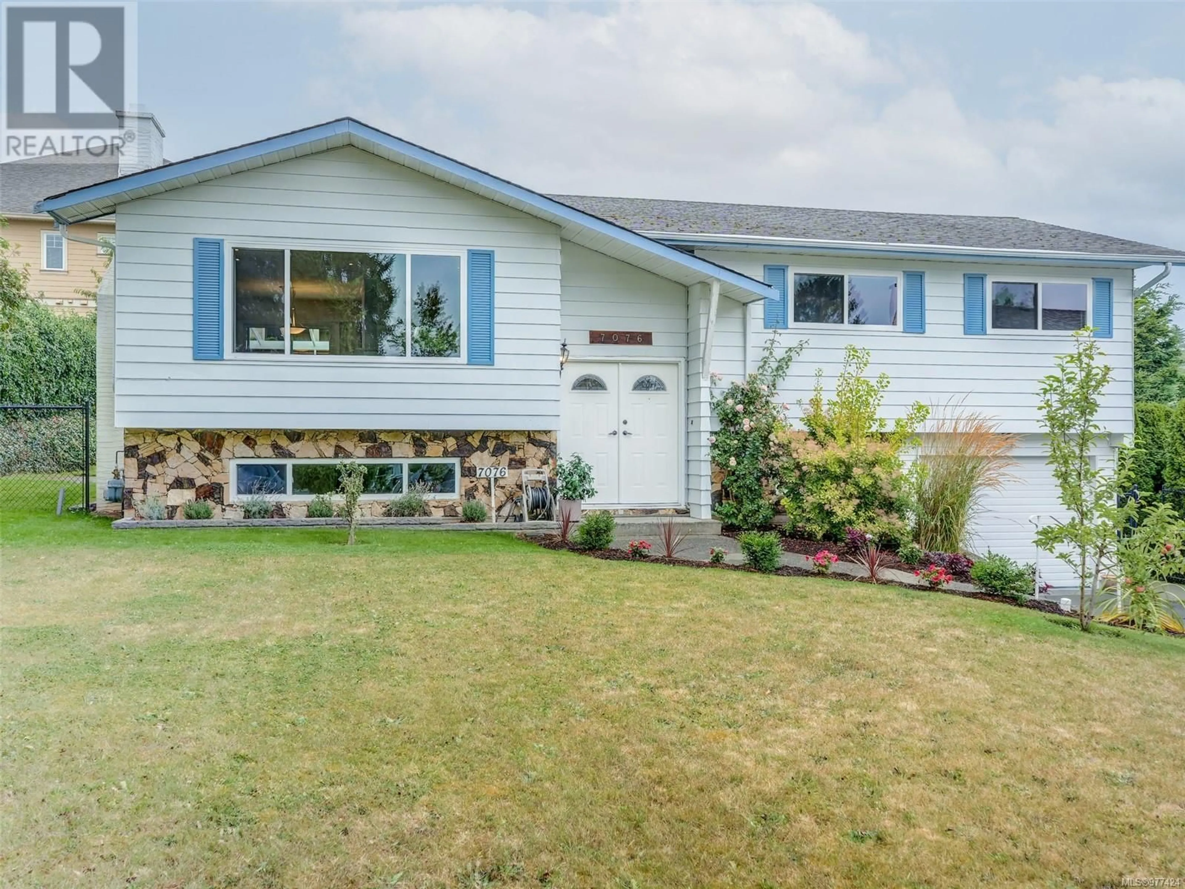 Frontside or backside of a home for 7076 Silverdale Pl, Central Saanich British Columbia V8M1G1