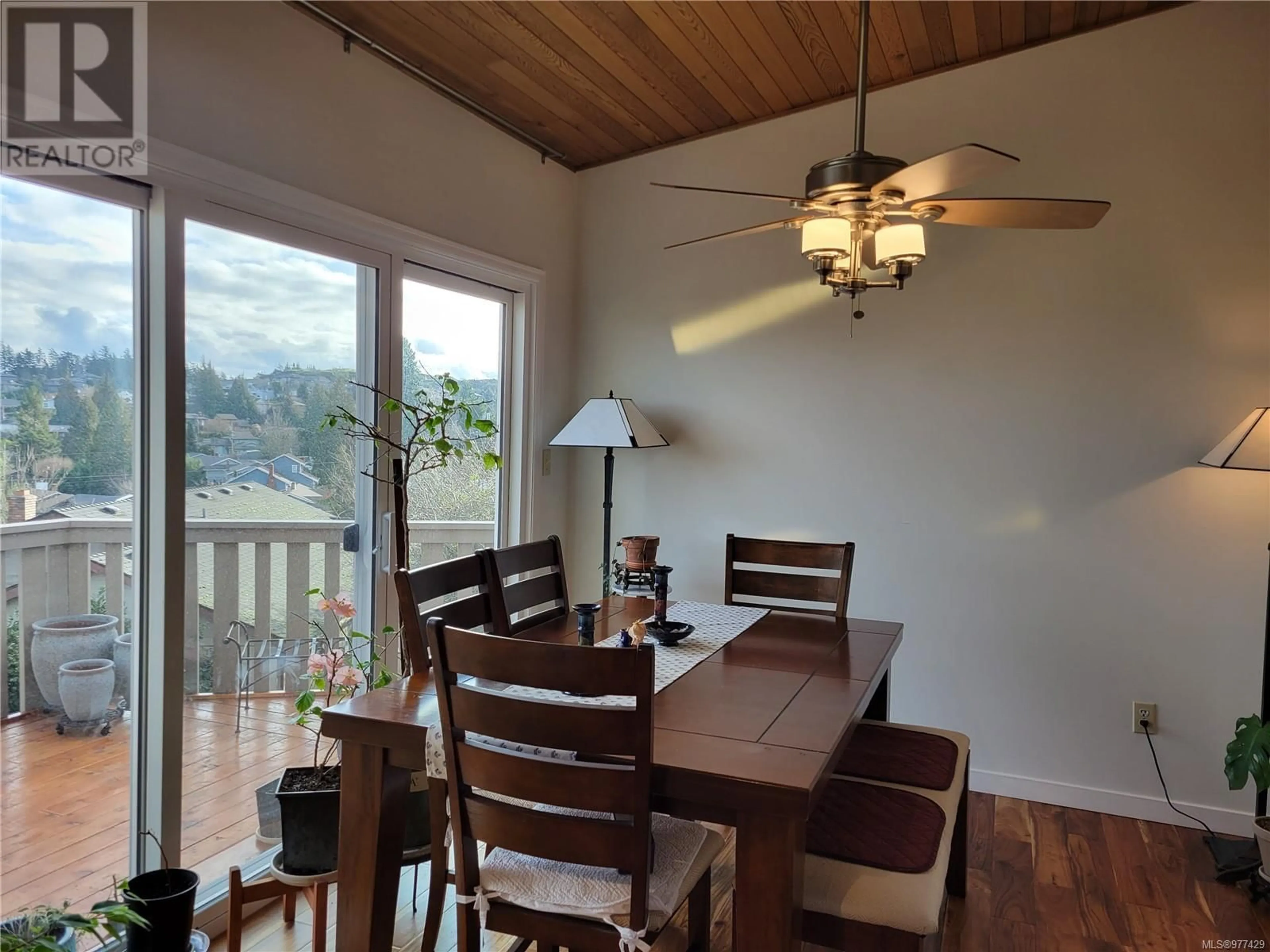 Dining room, wood floors, cottage for 11 3341 Mary Anne Cres, Colwood British Columbia V9C3S7