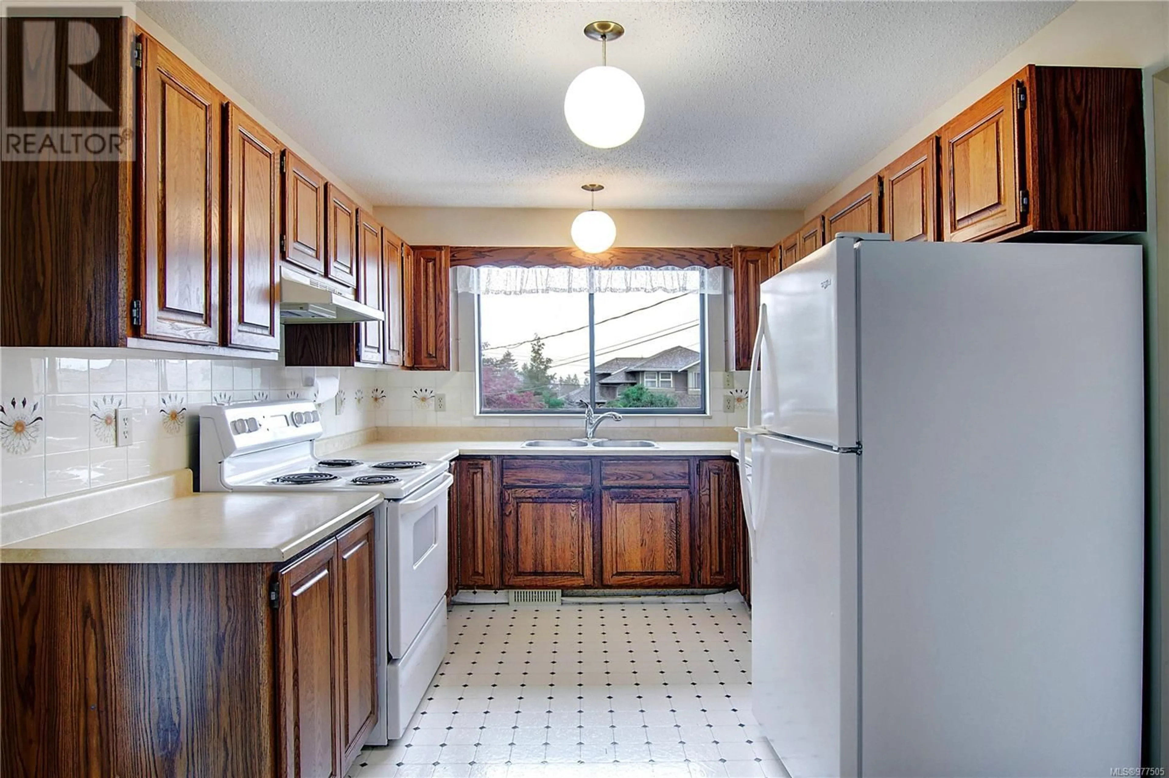 Standard kitchen, wood floors for 10890 Willcox Rd, Saltair British Columbia V9G1Z6