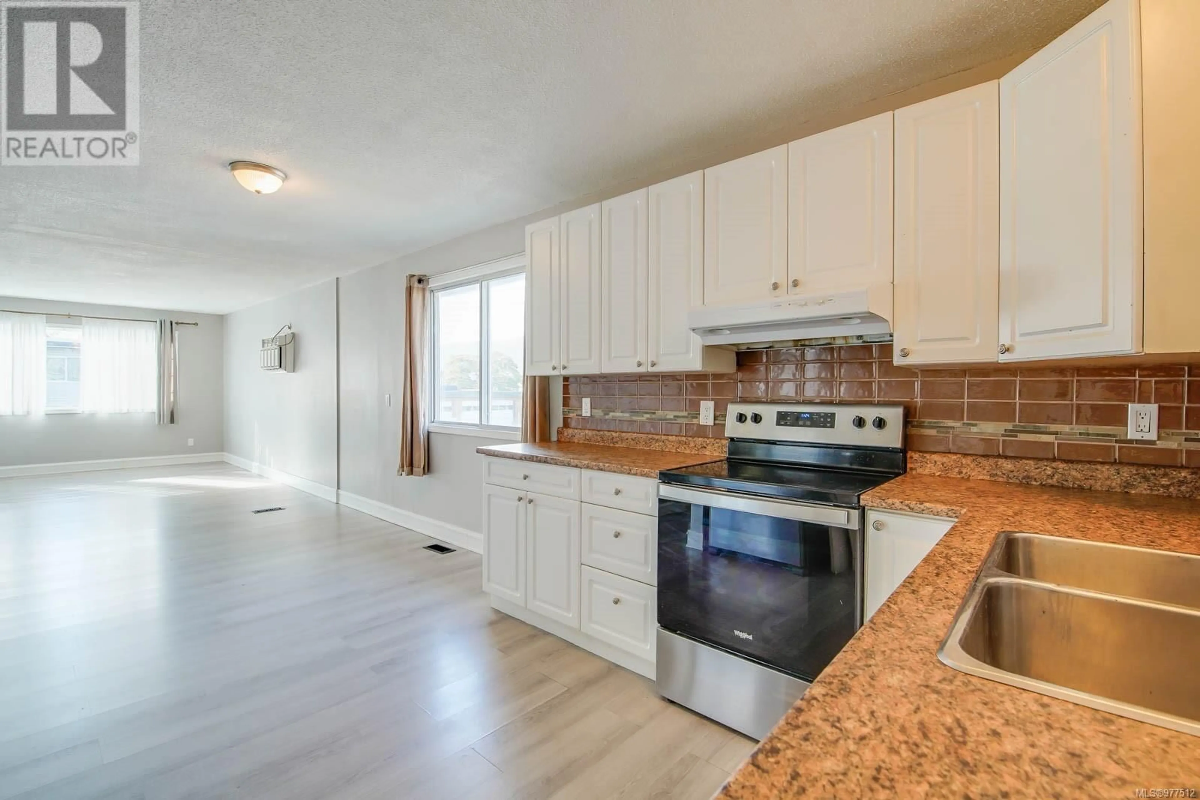 Open concept kitchen for 4845 Burde St, Port Alberni British Columbia V9Y3J7