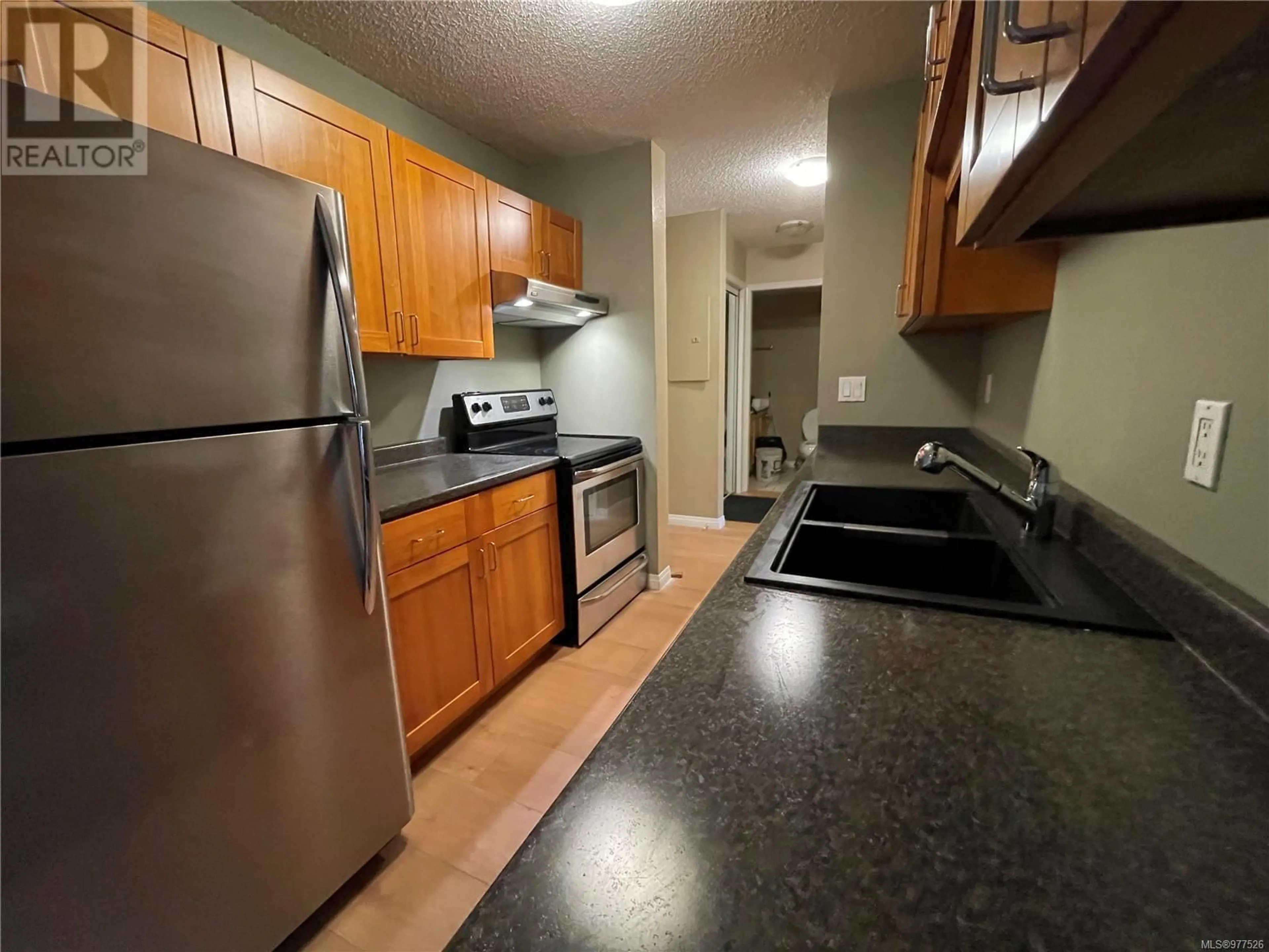 Standard kitchen for 104 3270 Ross Rd, Nanaimo British Columbia V9T5J1