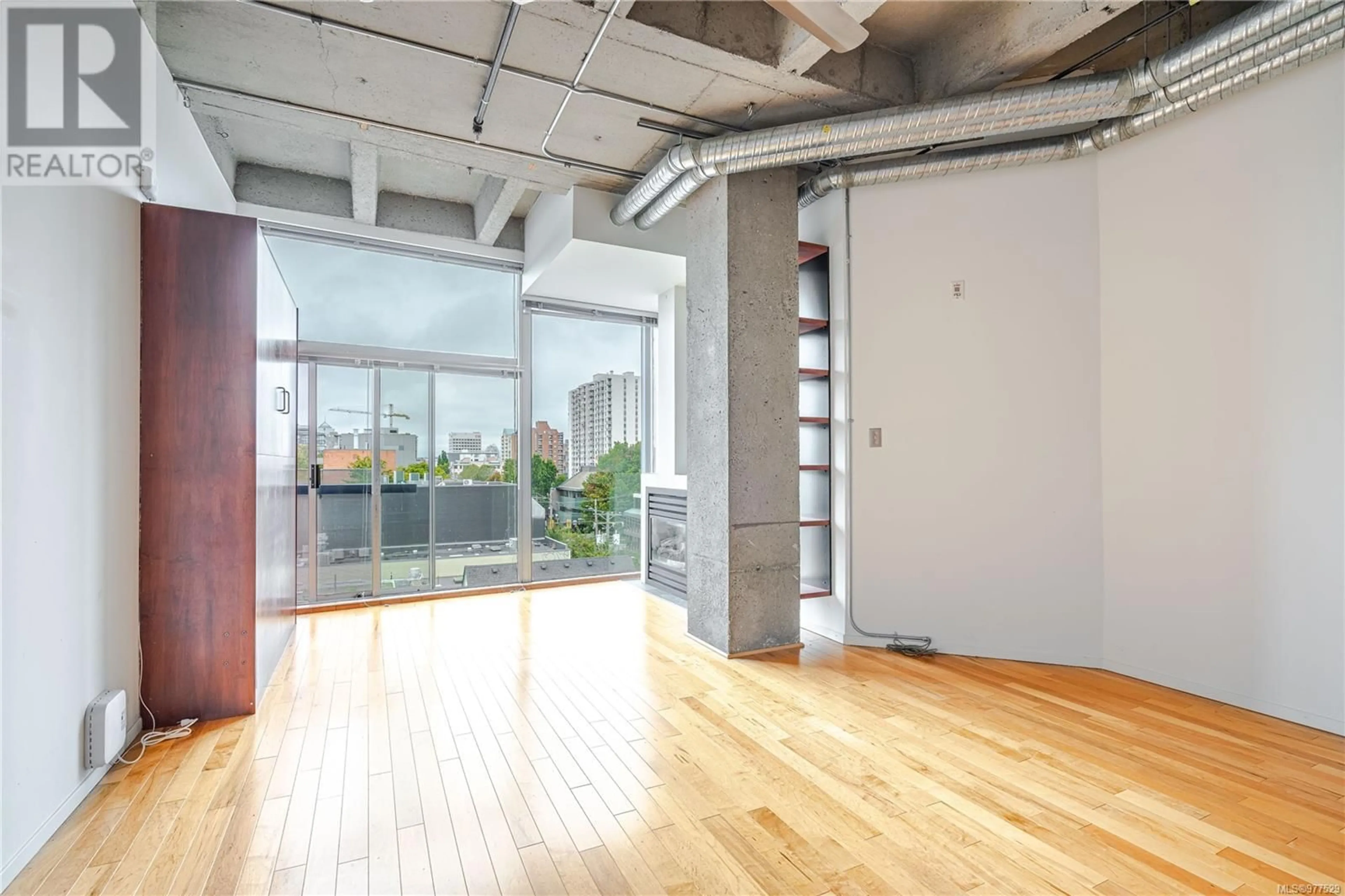 Other indoor space, wood floors for 512 1061 Fort St, Victoria British Columbia V8V3K9