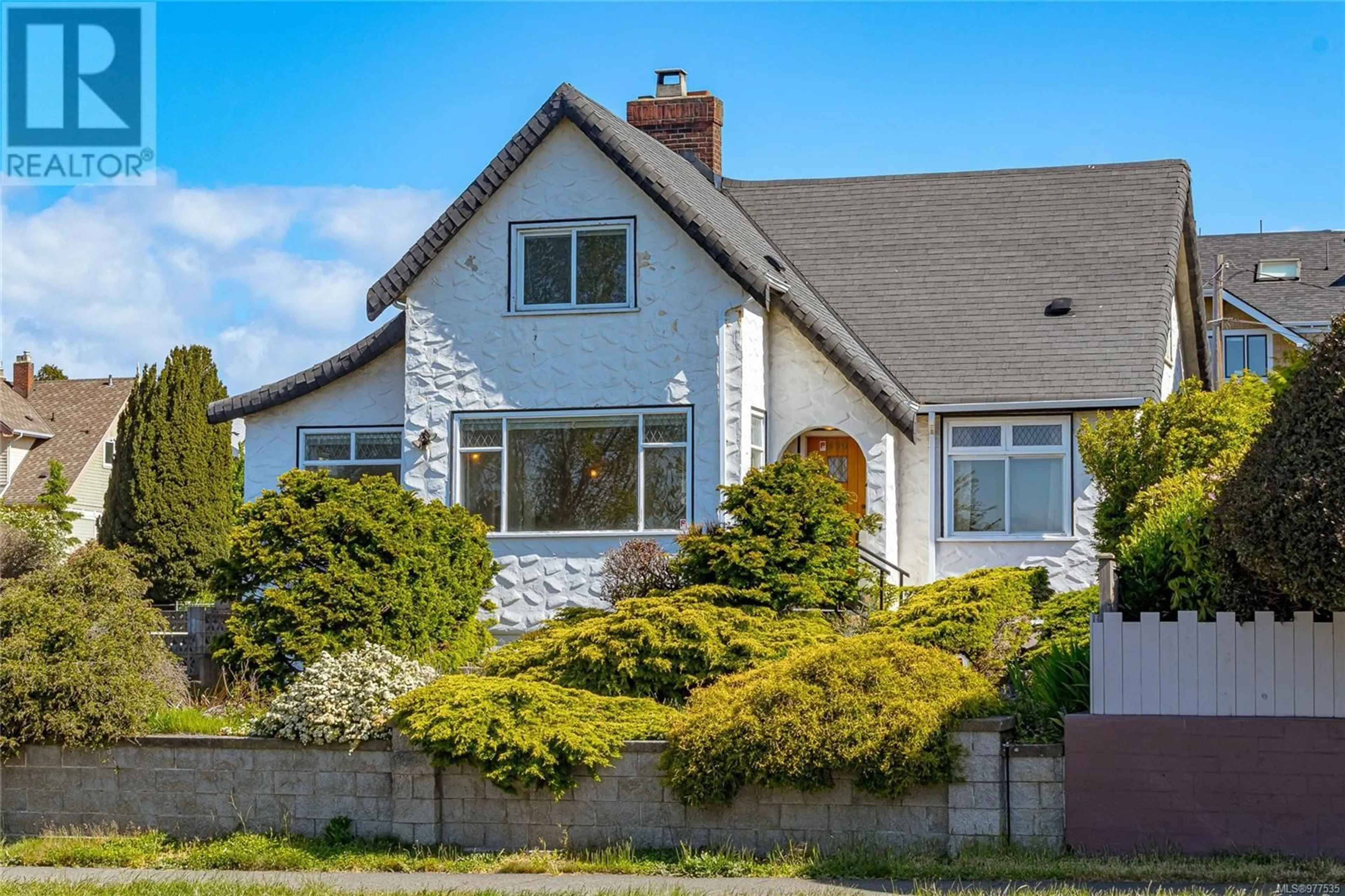 Frontside or backside of a home, cottage for 690 Dallas Rd, Victoria British Columbia V8V1B7