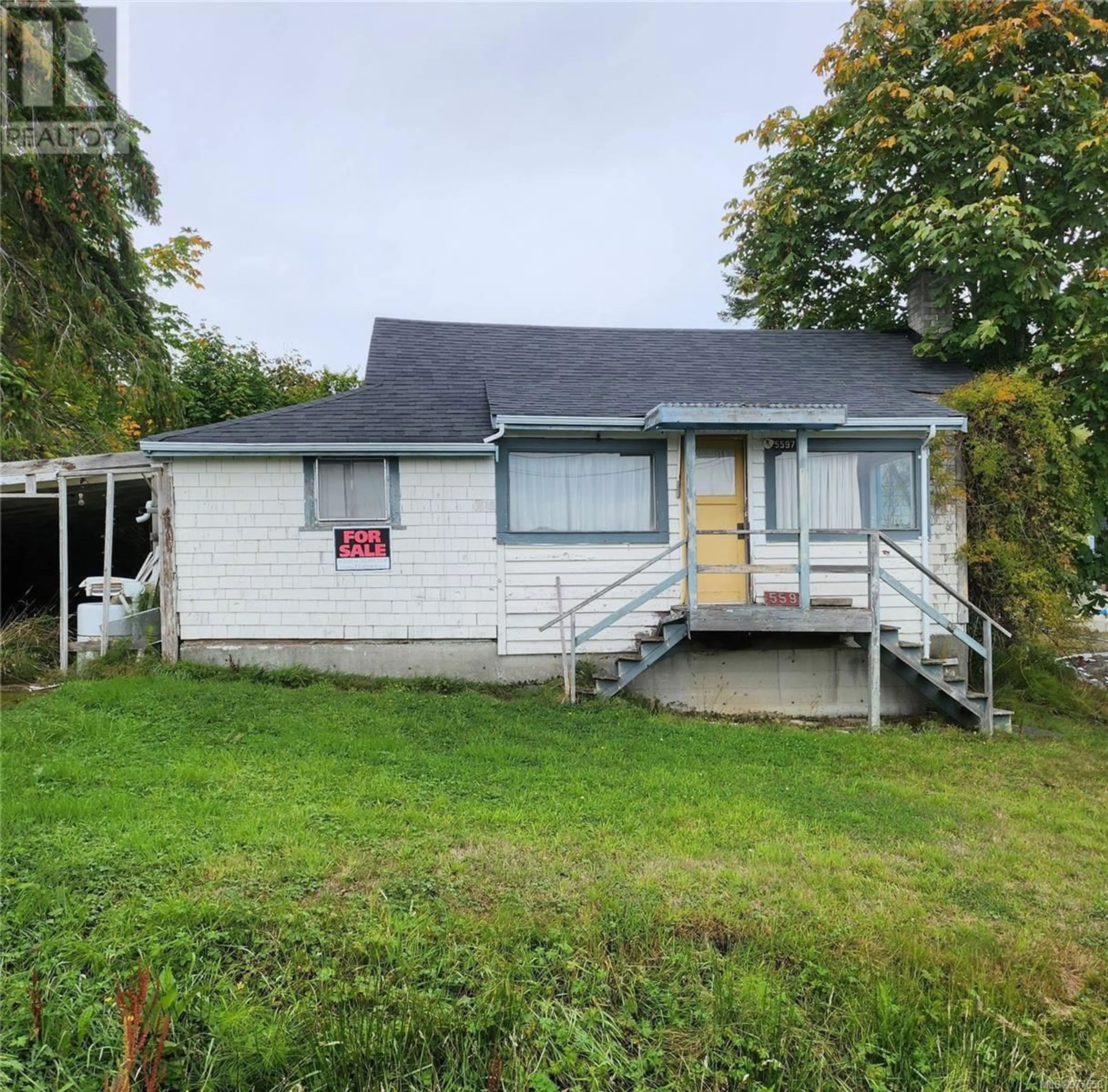 Frontside or backside of a home, cottage for 5597 4th St, Union Bay British Columbia V0R3B0