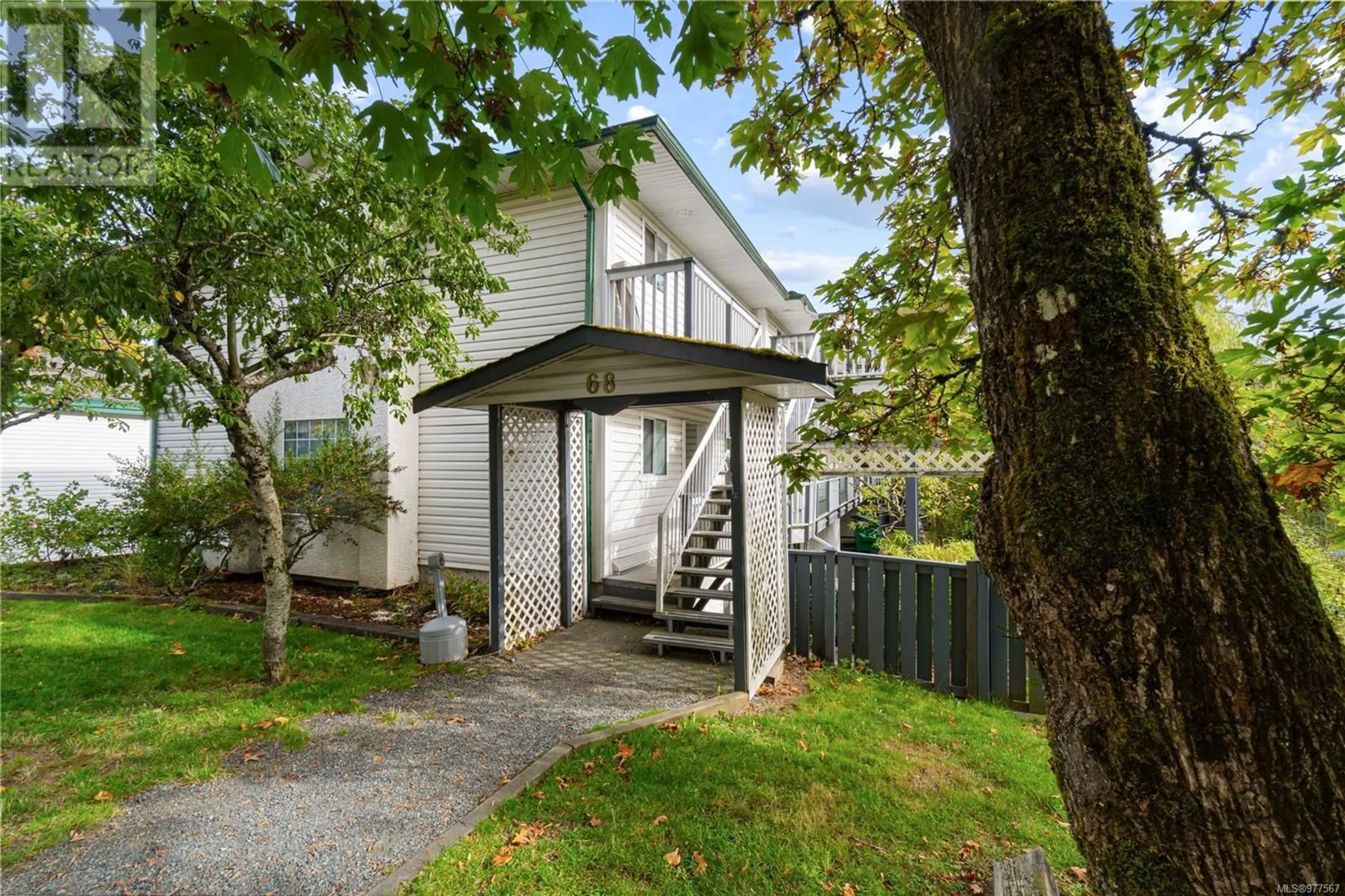 A pic from exterior of the house or condo, the fenced backyard for 1 68 Mill St, Nanaimo British Columbia V9R5A6