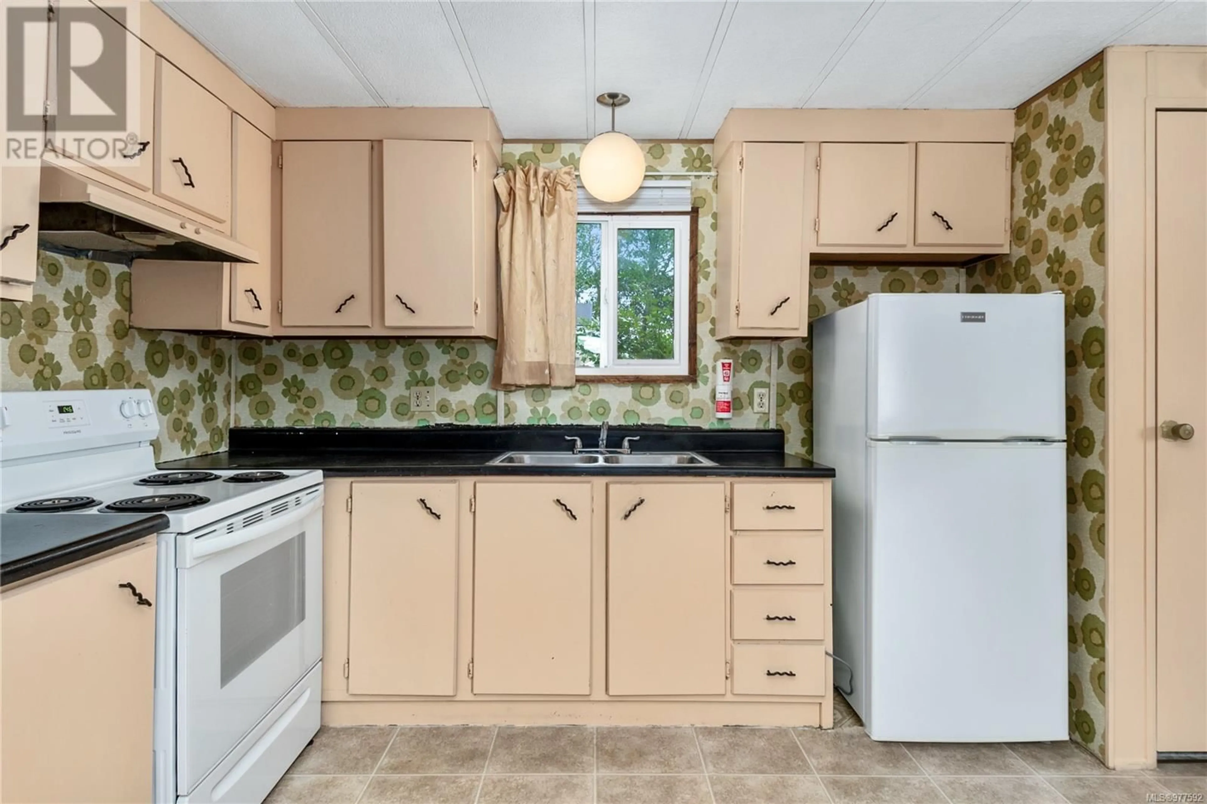 Standard kitchen, wood floors, cottage for 68 951 Homewood Rd, Campbell River British Columbia V9W3N7