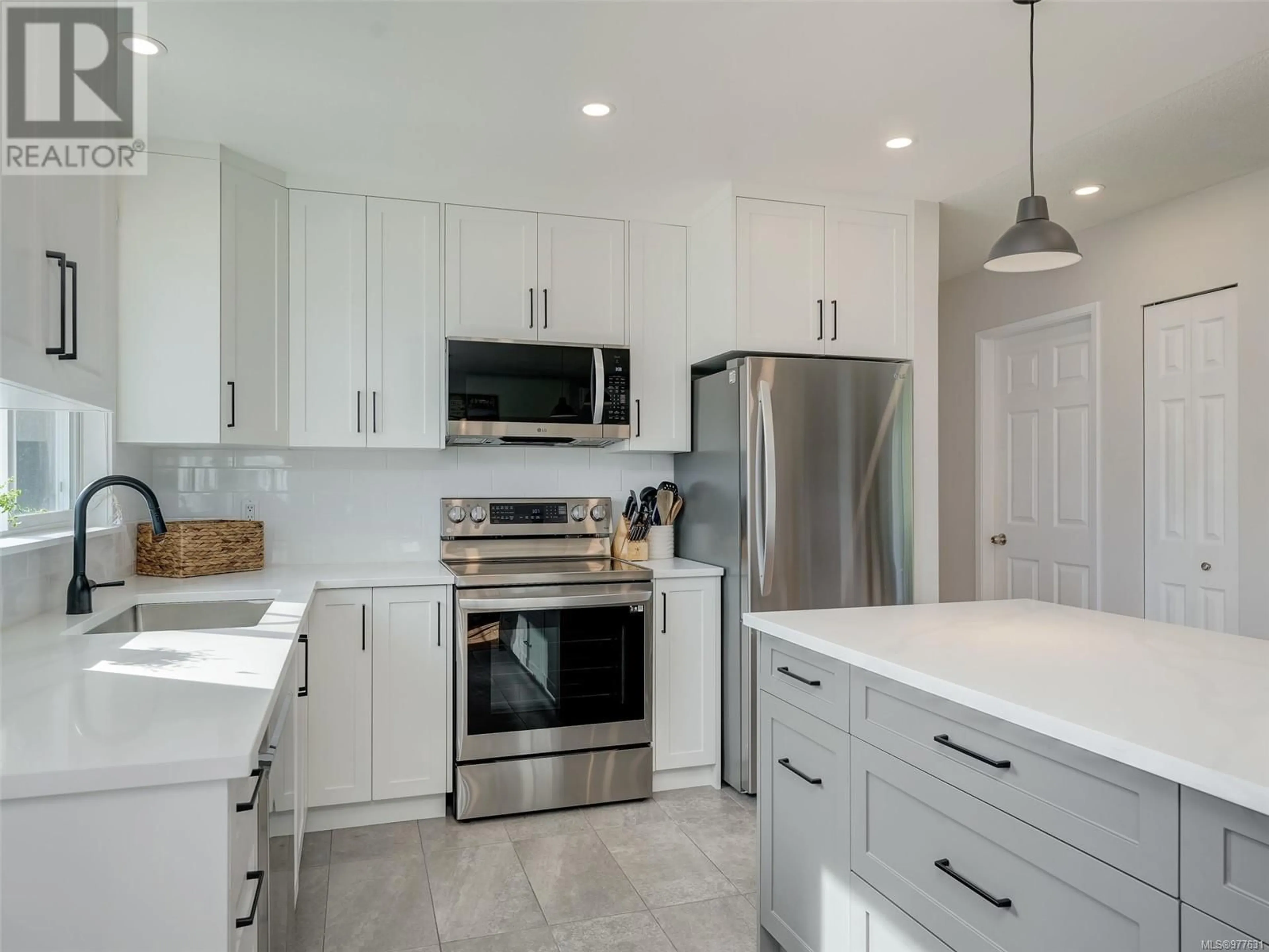 Contemporary kitchen for 1927 Cultra Ave, Central Saanich British Columbia V8M1L7