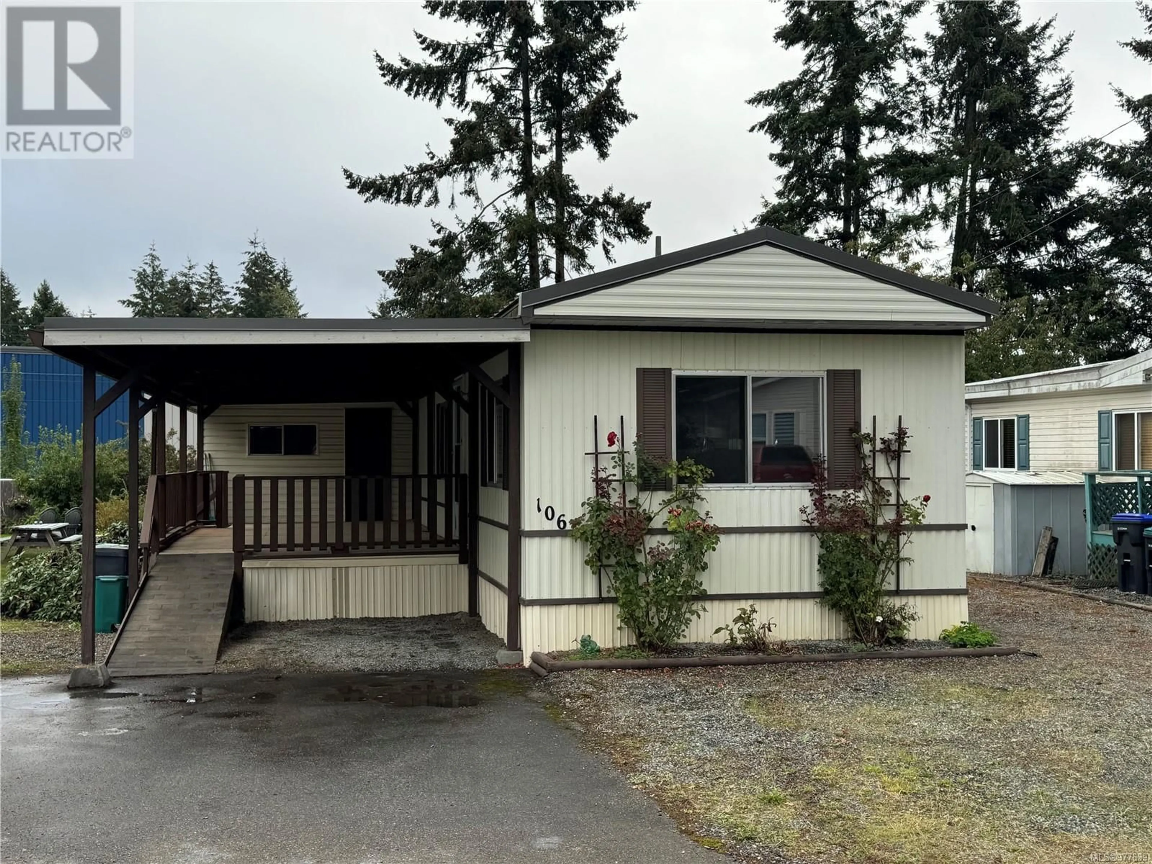 Home with vinyl exterior material for 106 1736 Timberlands Rd, Nanaimo British Columbia V9G1K3