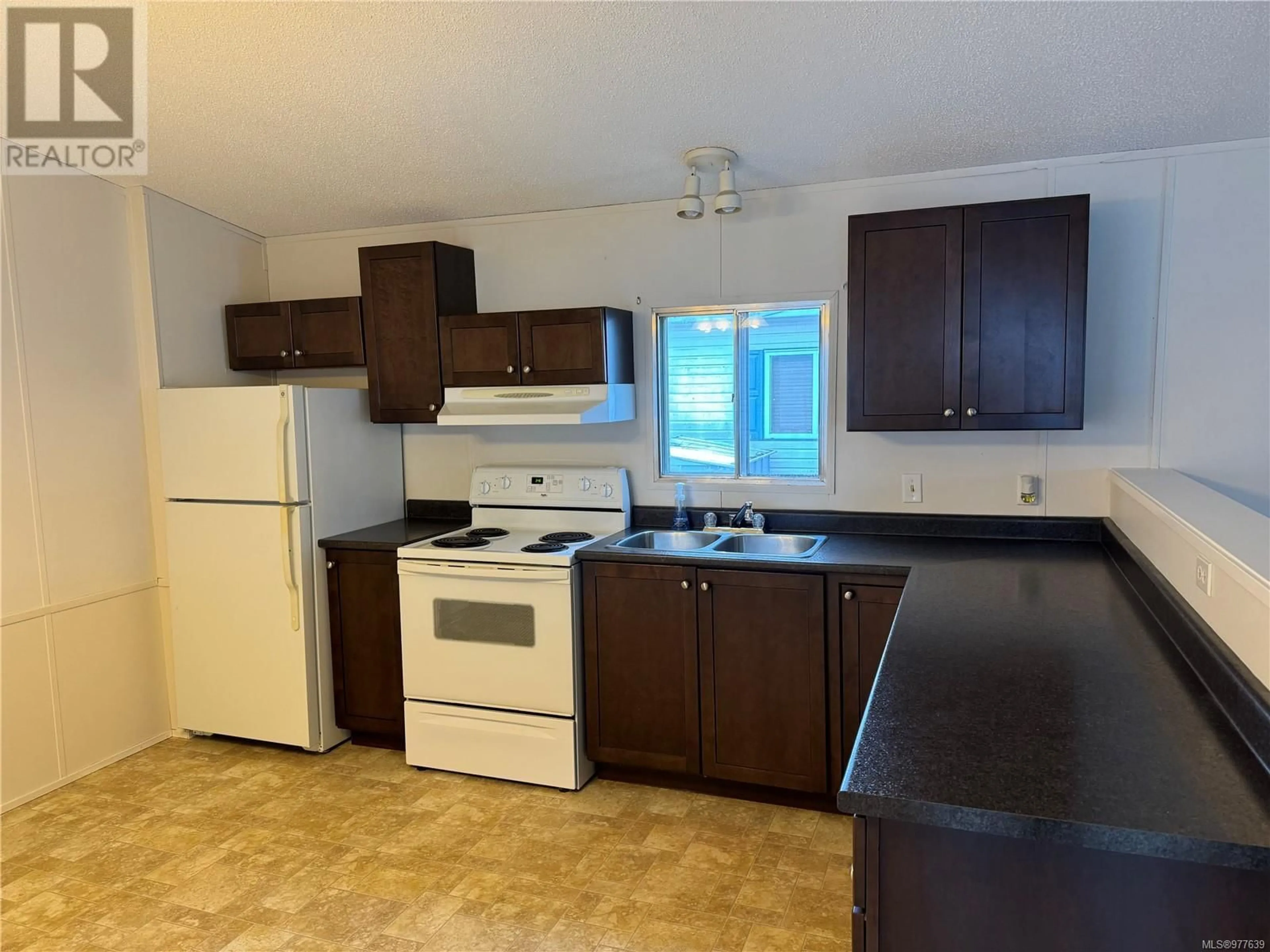 Standard kitchen, unknown floor, cottage for 106 1736 Timberlands Rd, Nanaimo British Columbia V9G1K3