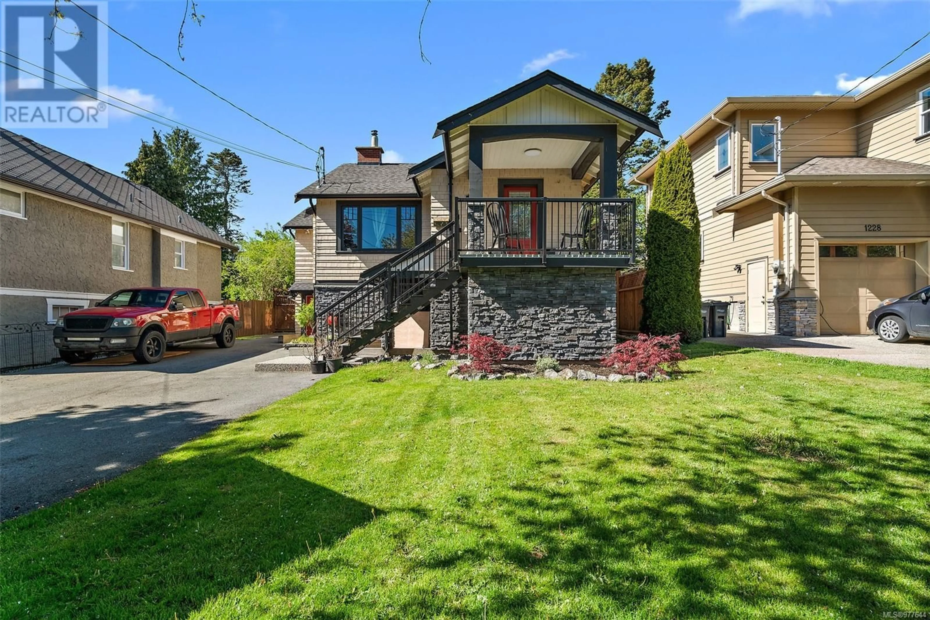 Frontside or backside of a home for 1232 Effingham St, Esquimalt British Columbia V9A4Y2