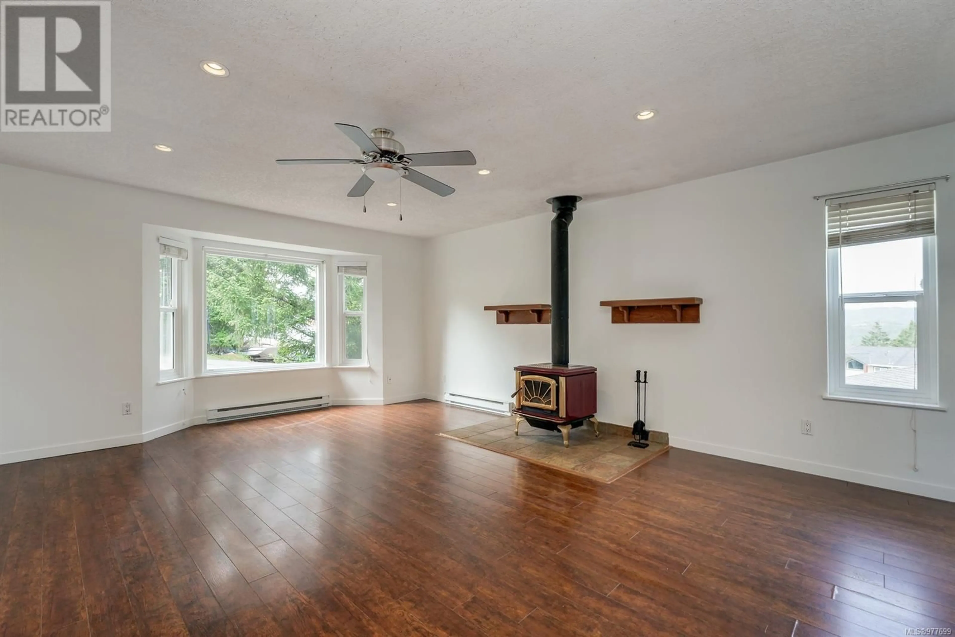 Living room, wood floors for 3476 Sunheights Dr, Colwood British Columbia V9C3P7