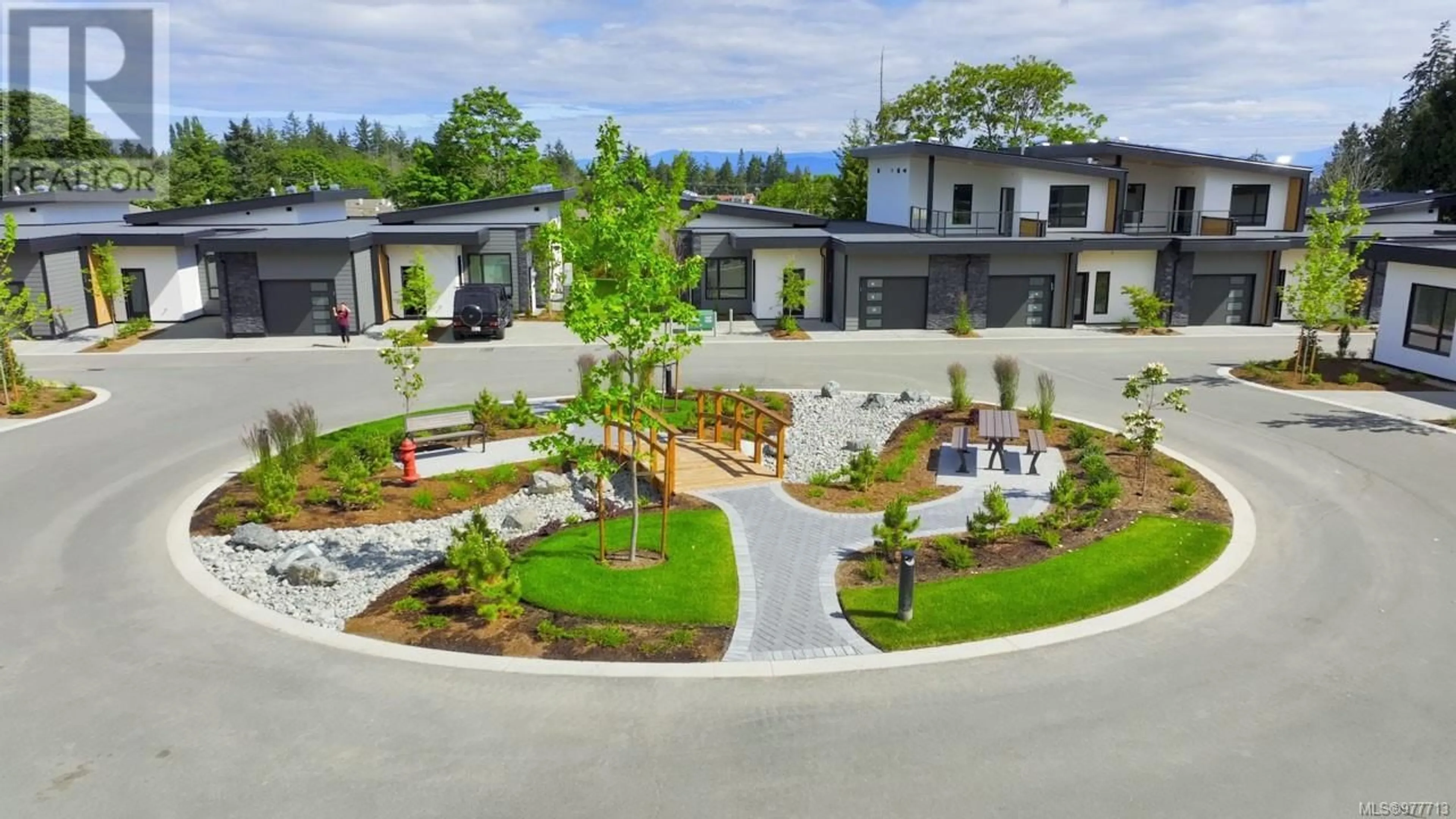 Patio, the street view for 102 463 Hirst Ave, Parksville British Columbia V9P1J2