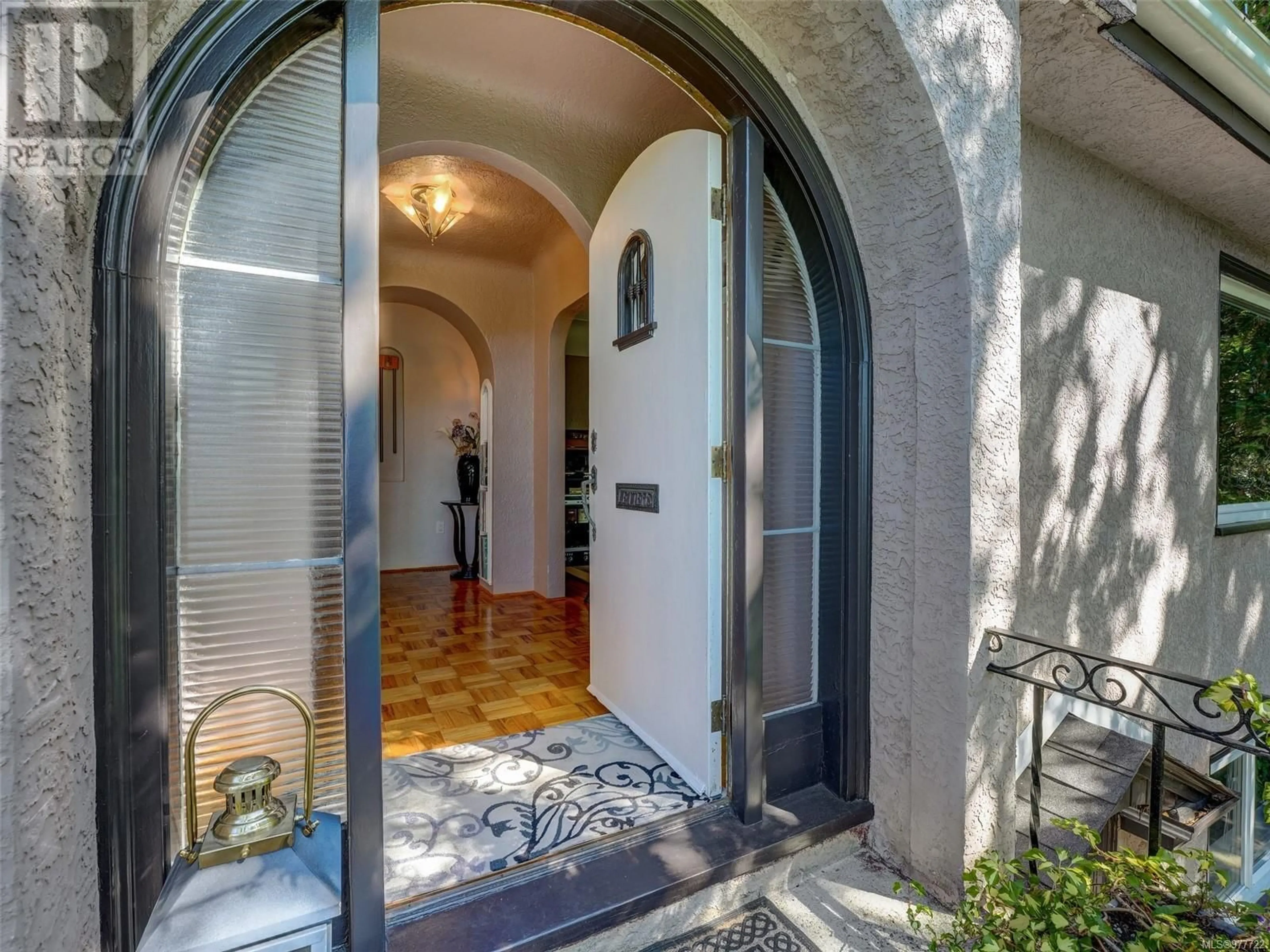 Indoor entryway, ceramic floors for 3420 Bonair Pl, Saanich British Columbia V8P4V4