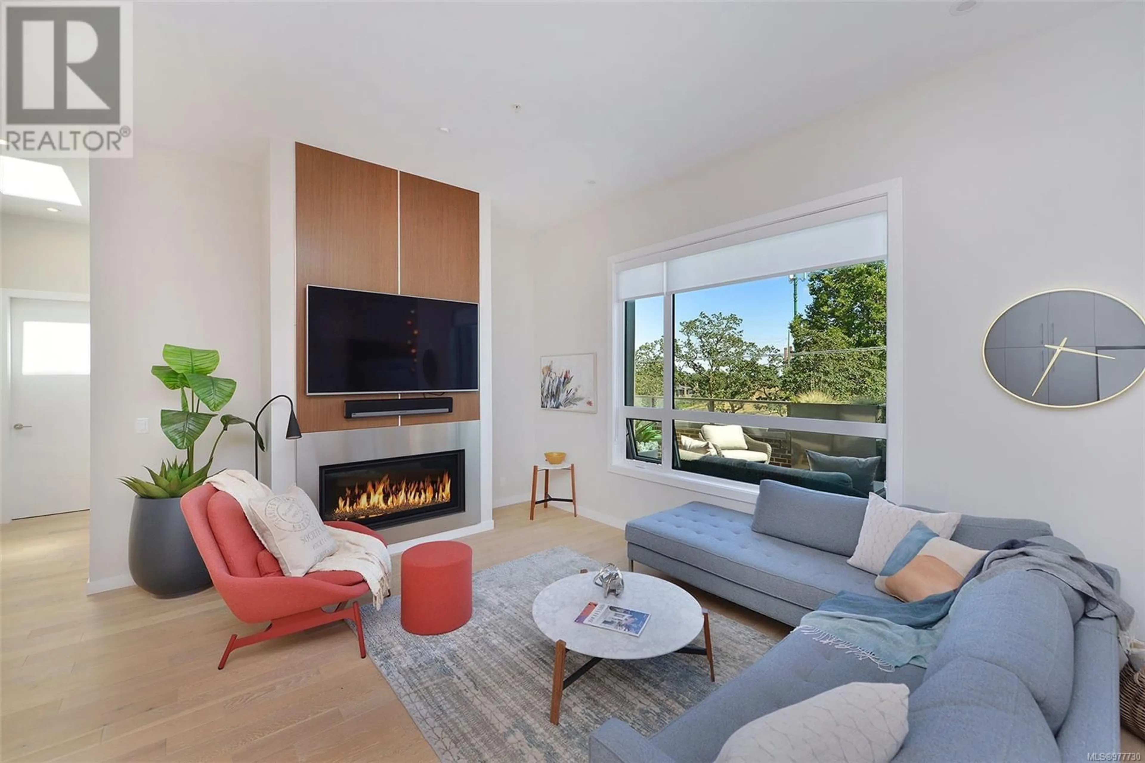 Living room, wood floors for PH3 2285 BOWKER Ave, Oak Bay British Columbia V8R2E2