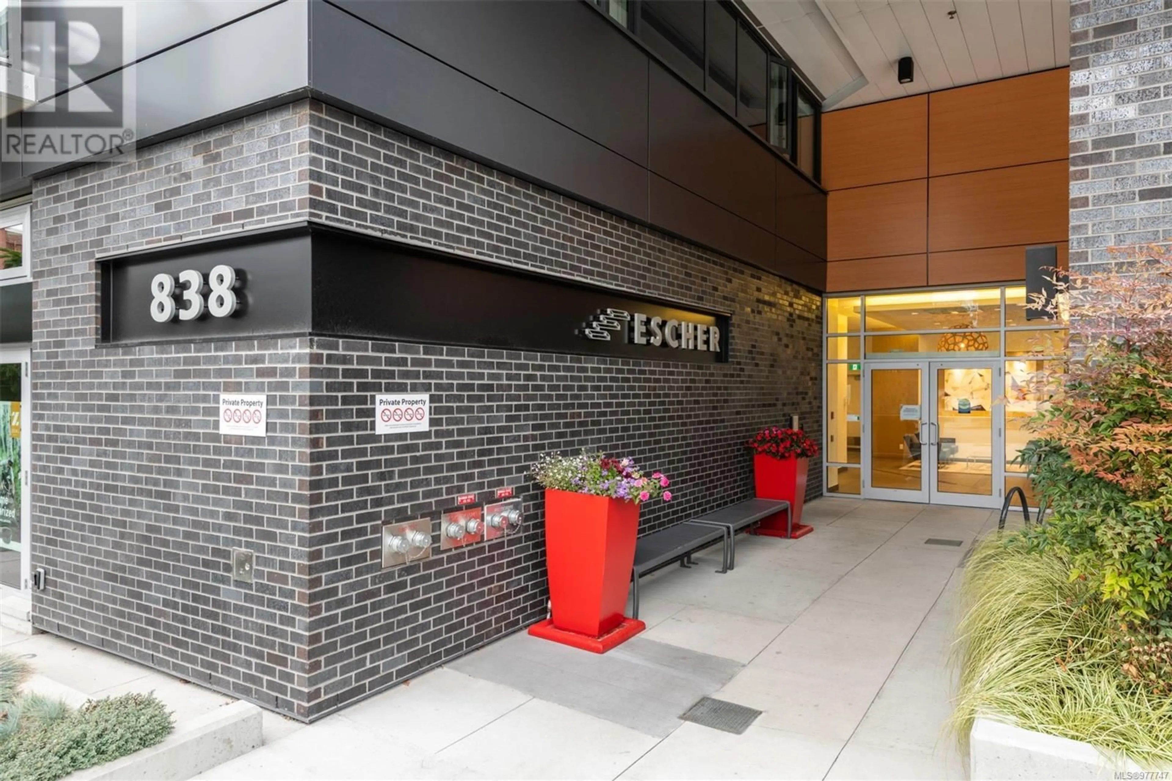 Indoor lobby, ceramic floors for 808 838 Broughton St, Victoria British Columbia V8W1E4