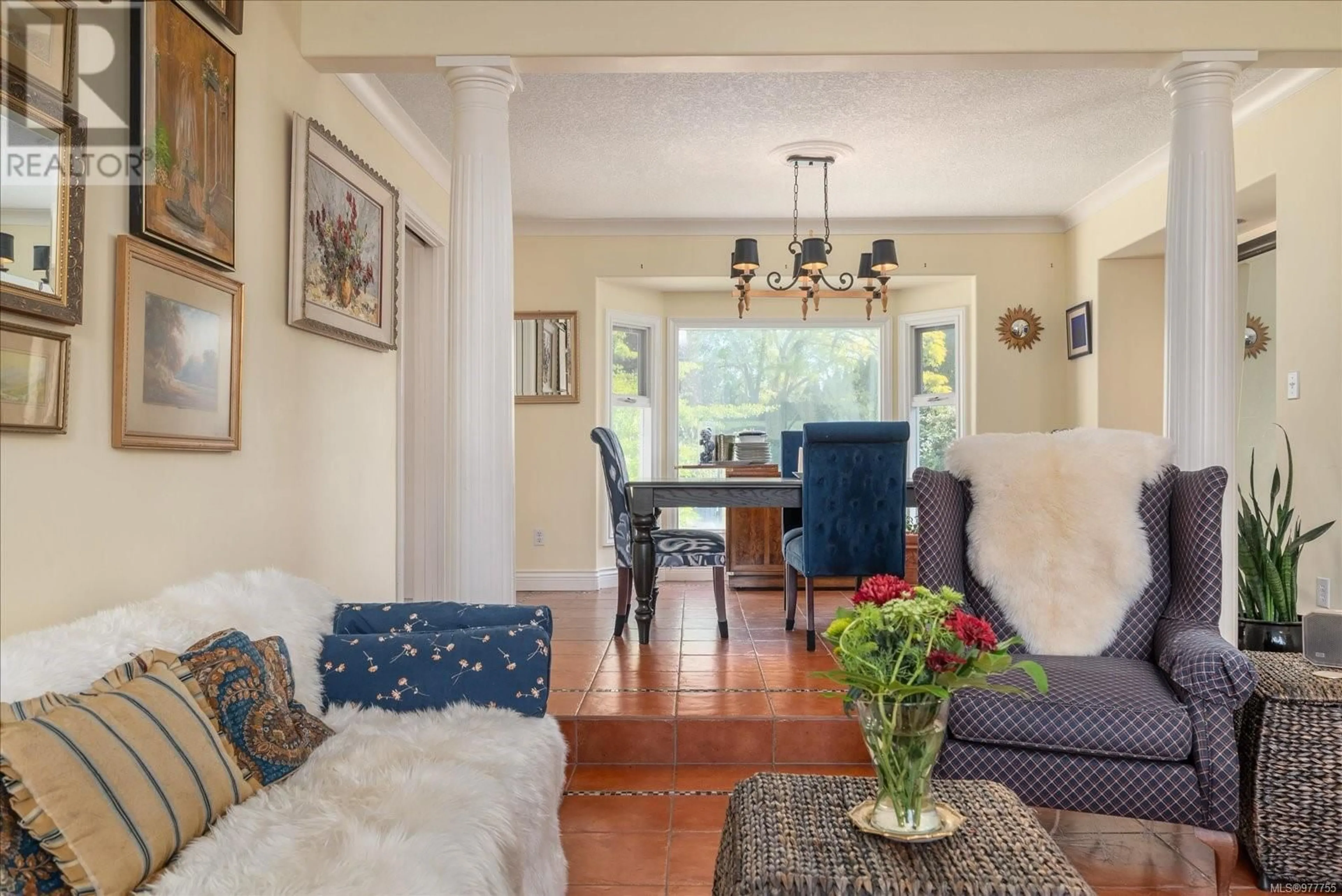 Living room, wood floors for 320 Carnoustie Pl, Nanaimo British Columbia V9T4J1