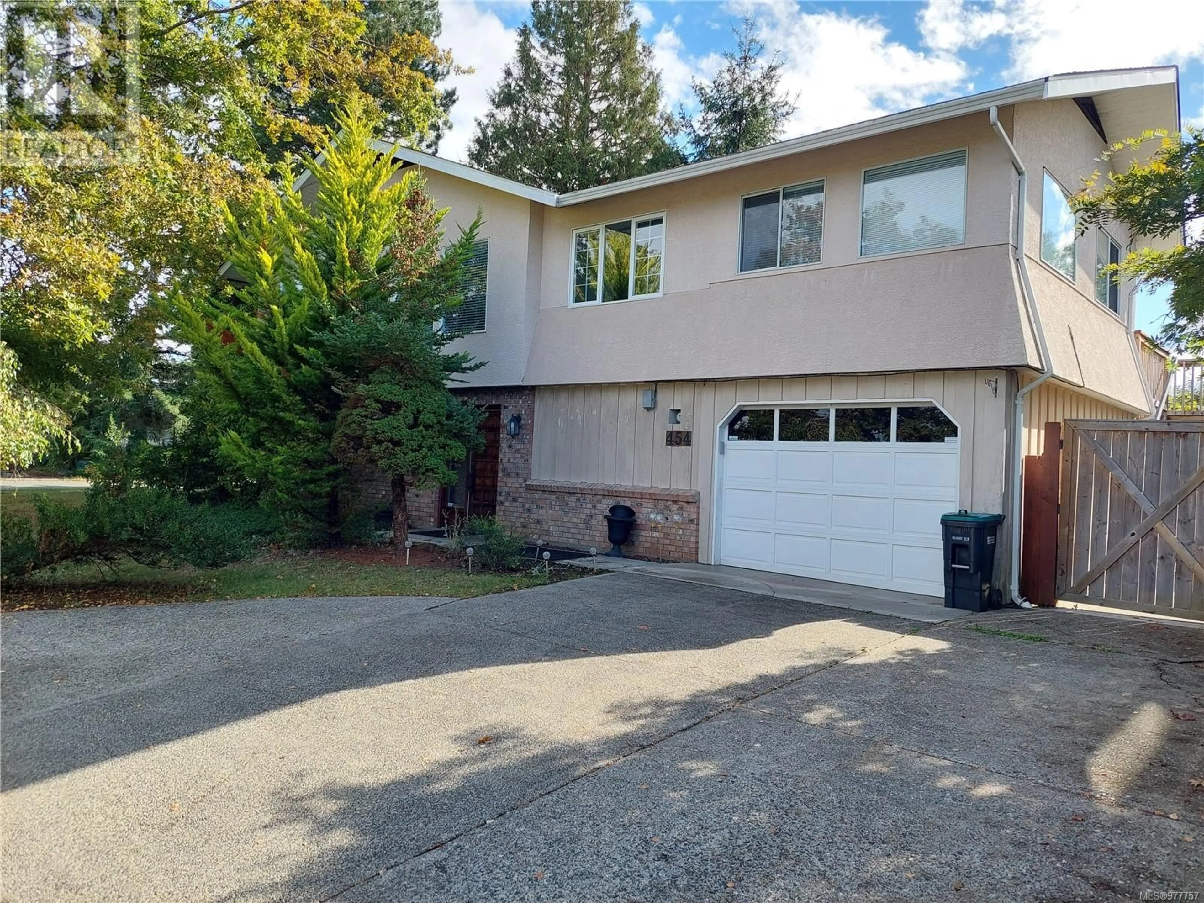 Frontside or backside of a home, the street view for 454 Wheeler Ave, Parksville British Columbia V9P1H6