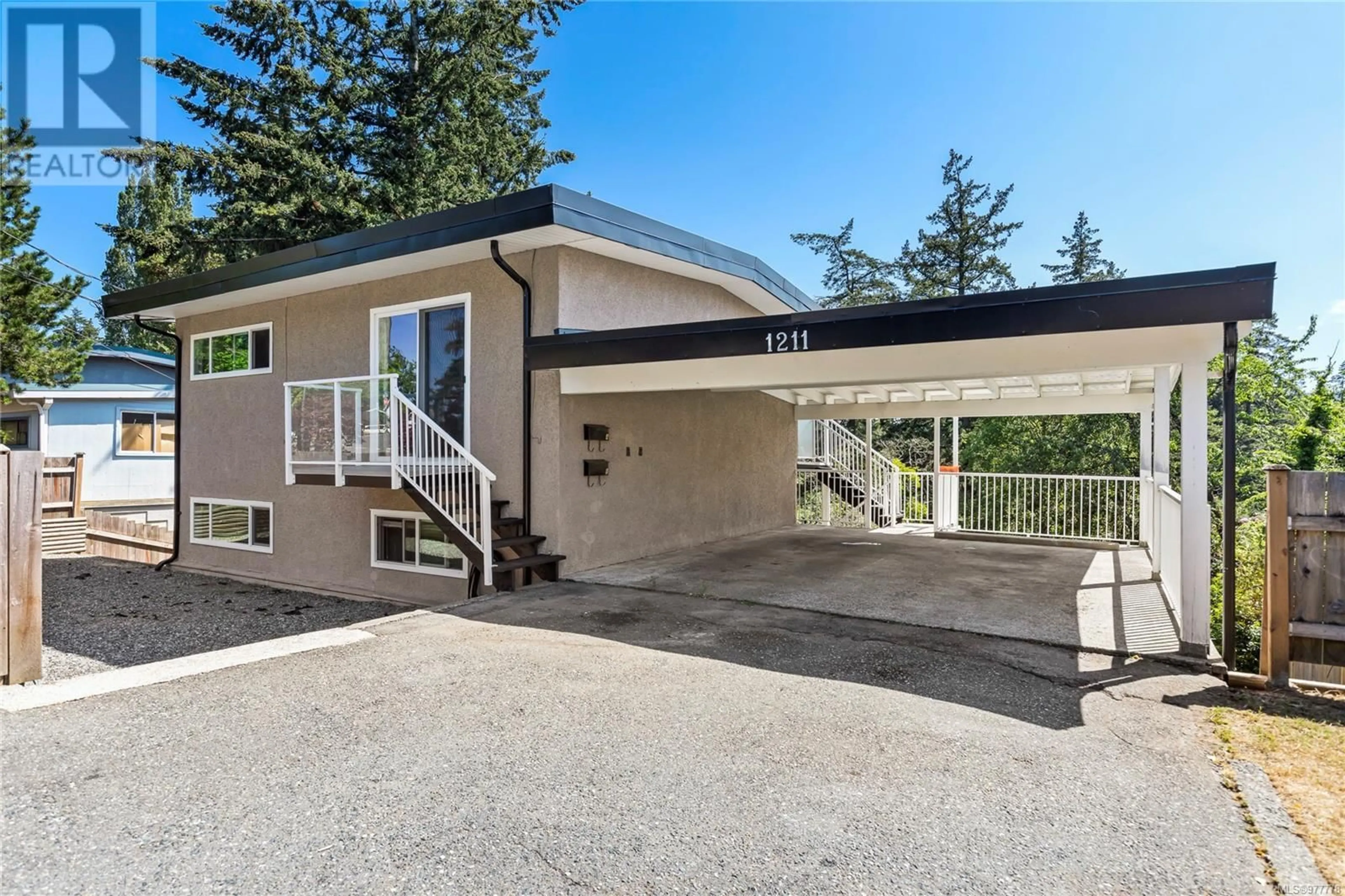 Home with vinyl exterior material, mountain view for 1211 BUSH STREET, Nanaimo British Columbia V9S1J8