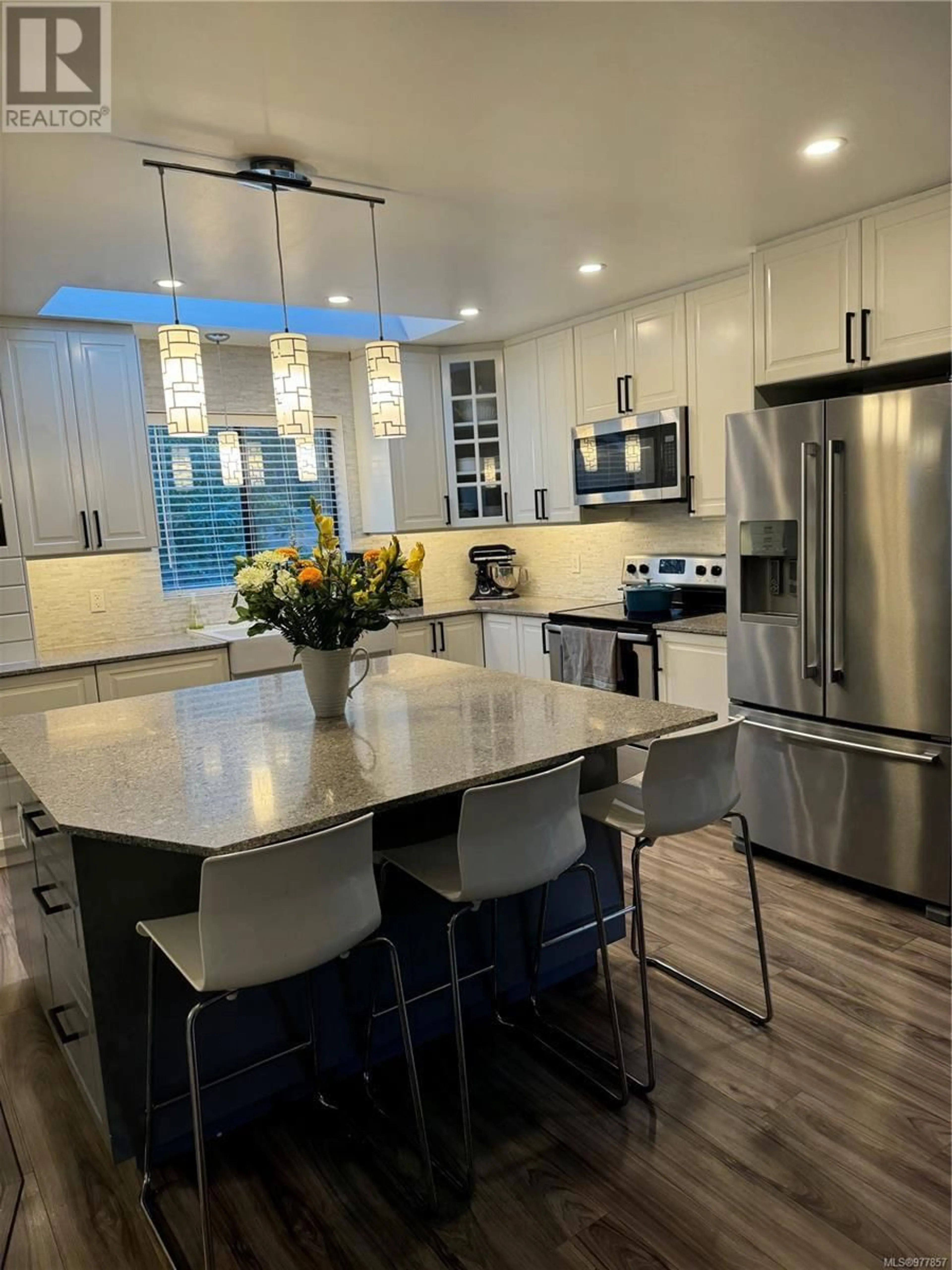 Contemporary kitchen, wood floors for 1092 Marchant Rd, Central Saanich British Columbia V8M1G1