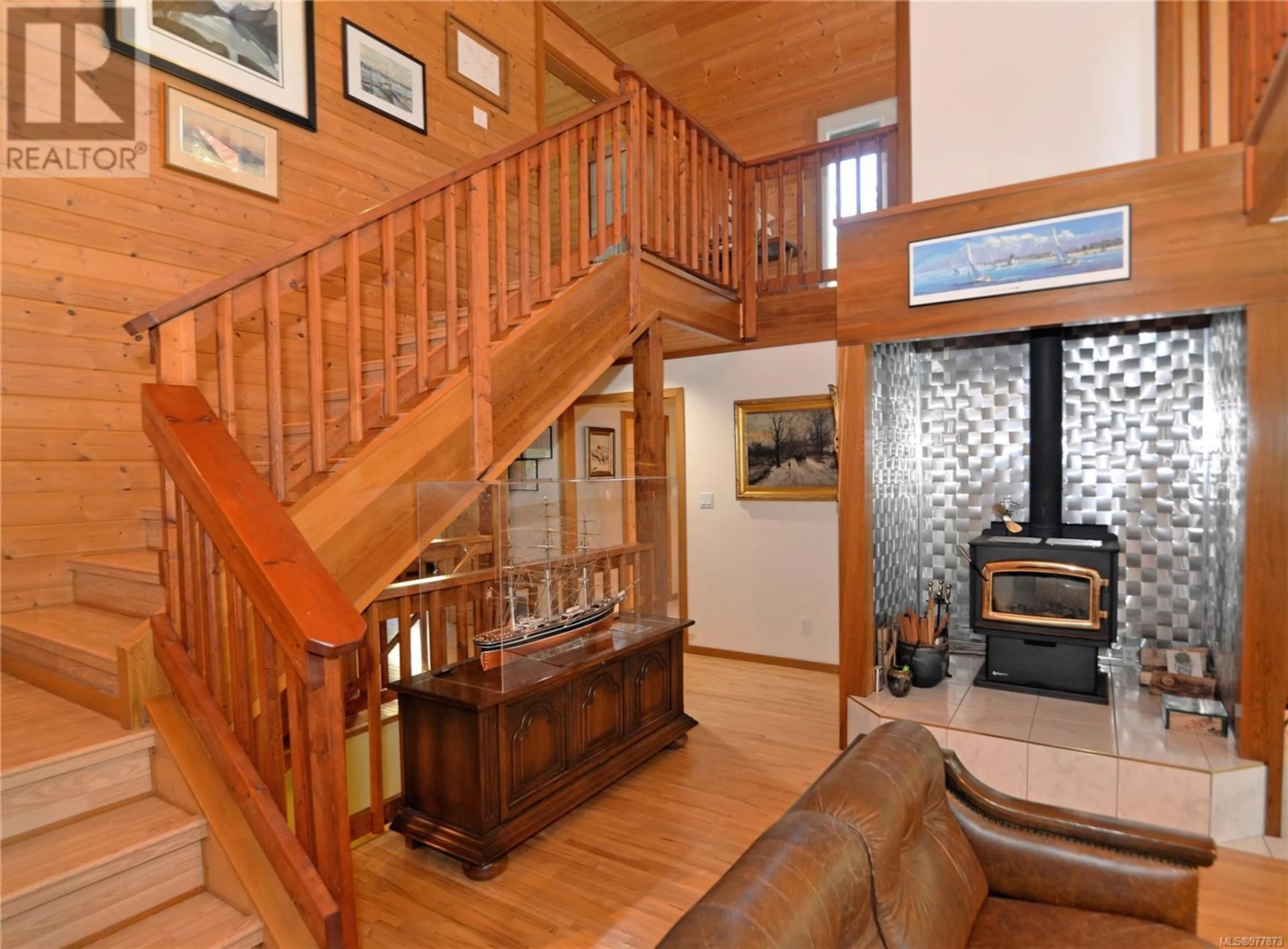 Indoor foyer, wood floors for 1637 Perry Rd, Gabriola Island British Columbia V0R1X7