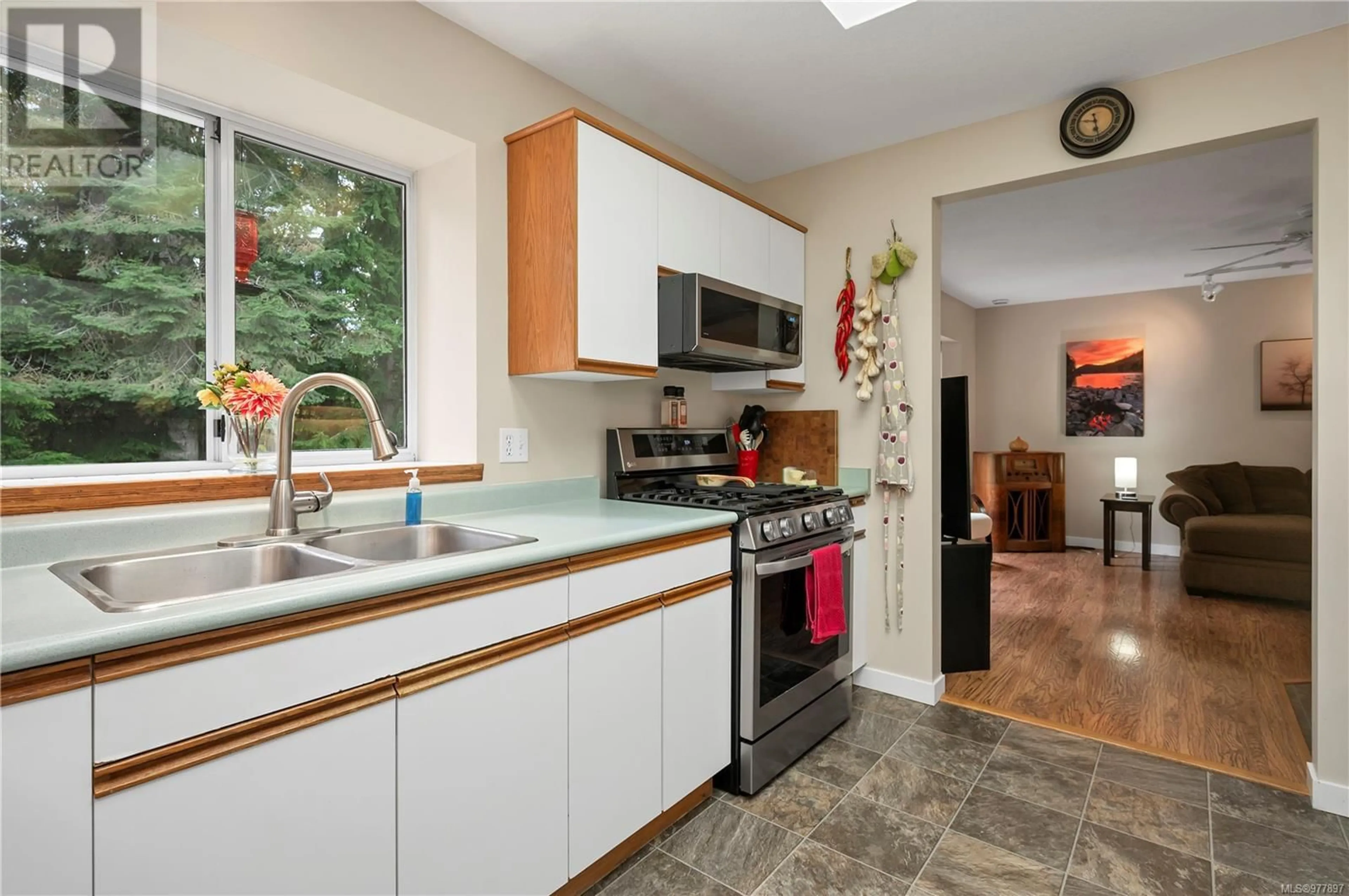 Standard kitchen, wood floors, cottage for 1570 Stag Rd, Campbell River British Columbia V9W6E4