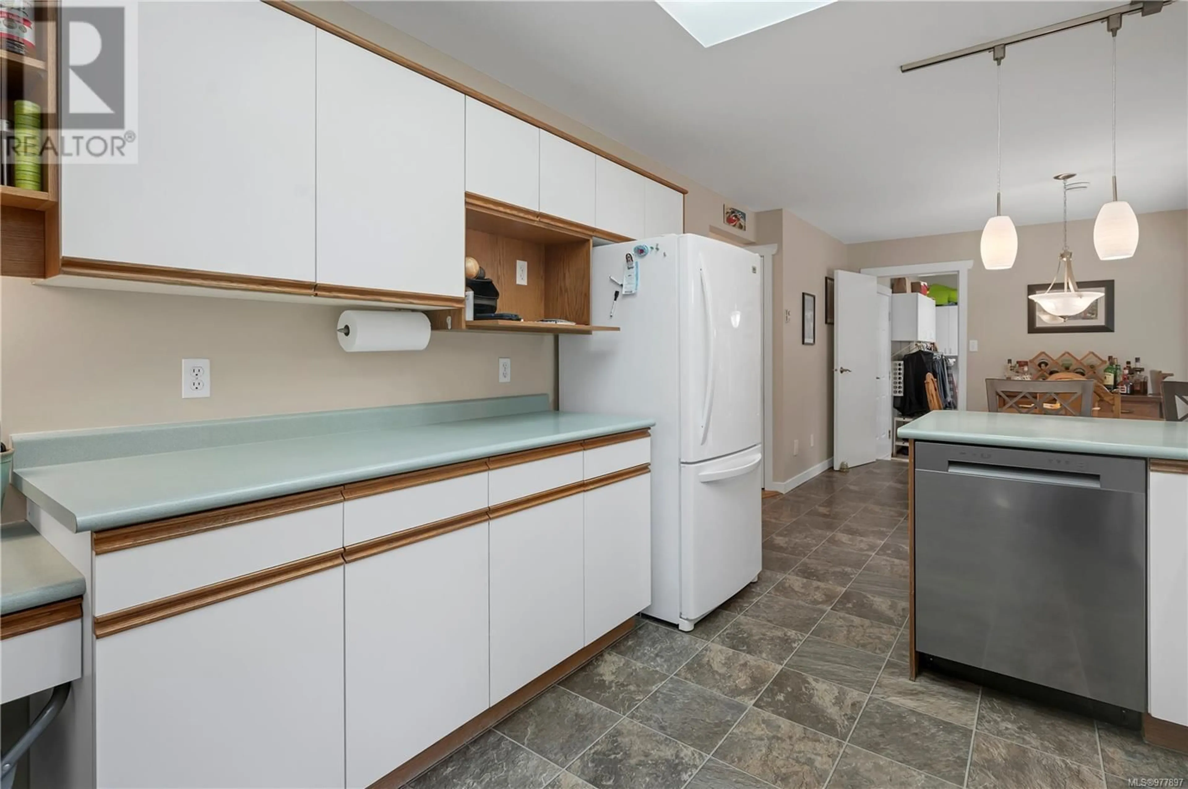 Standard kitchen, ceramic floors, cottage for 1570 Stag Rd, Campbell River British Columbia V9W6E4