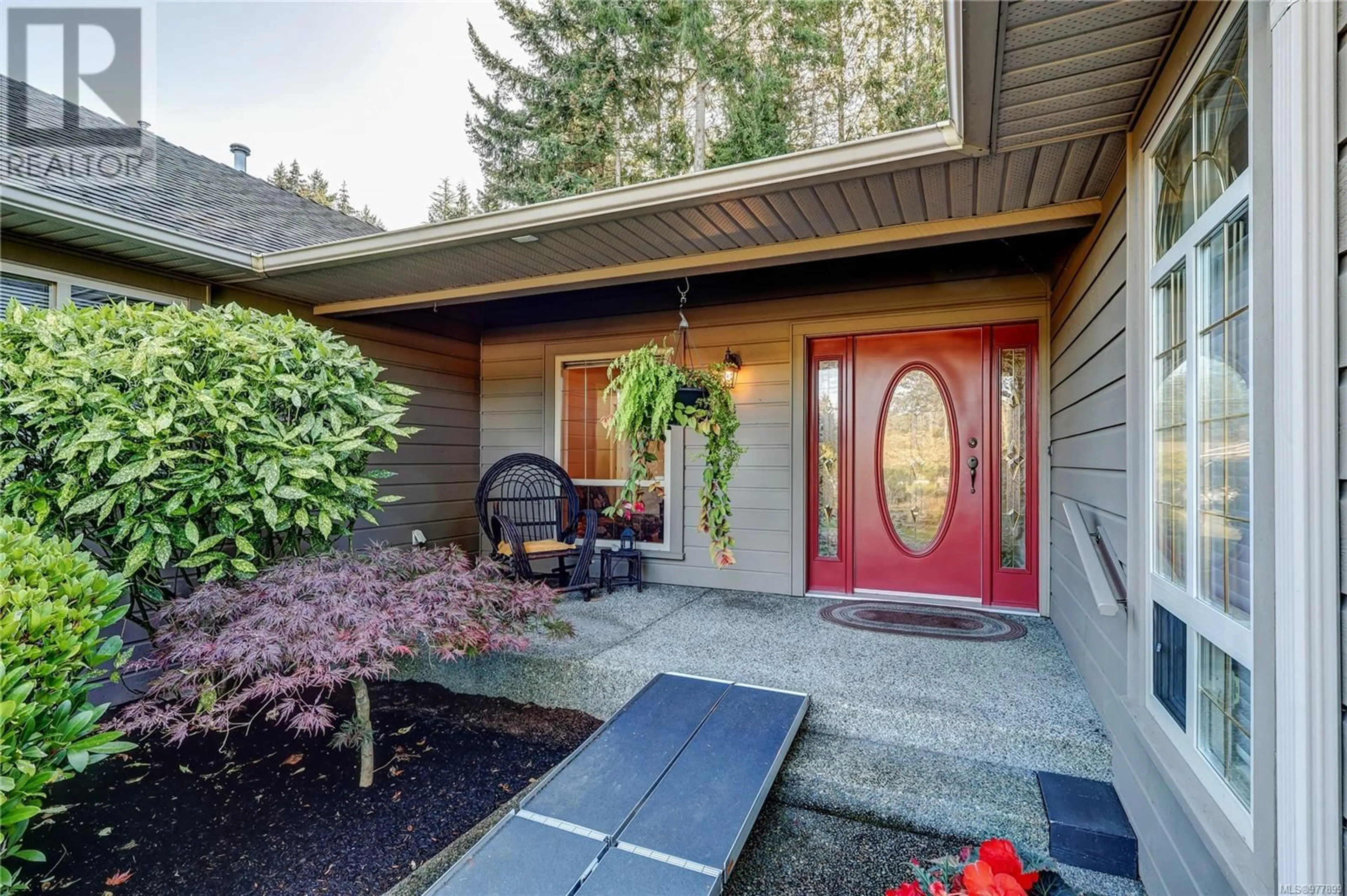 Indoor entryway for 602 Dogwood Rd, Qualicum Beach British Columbia V9K1A9