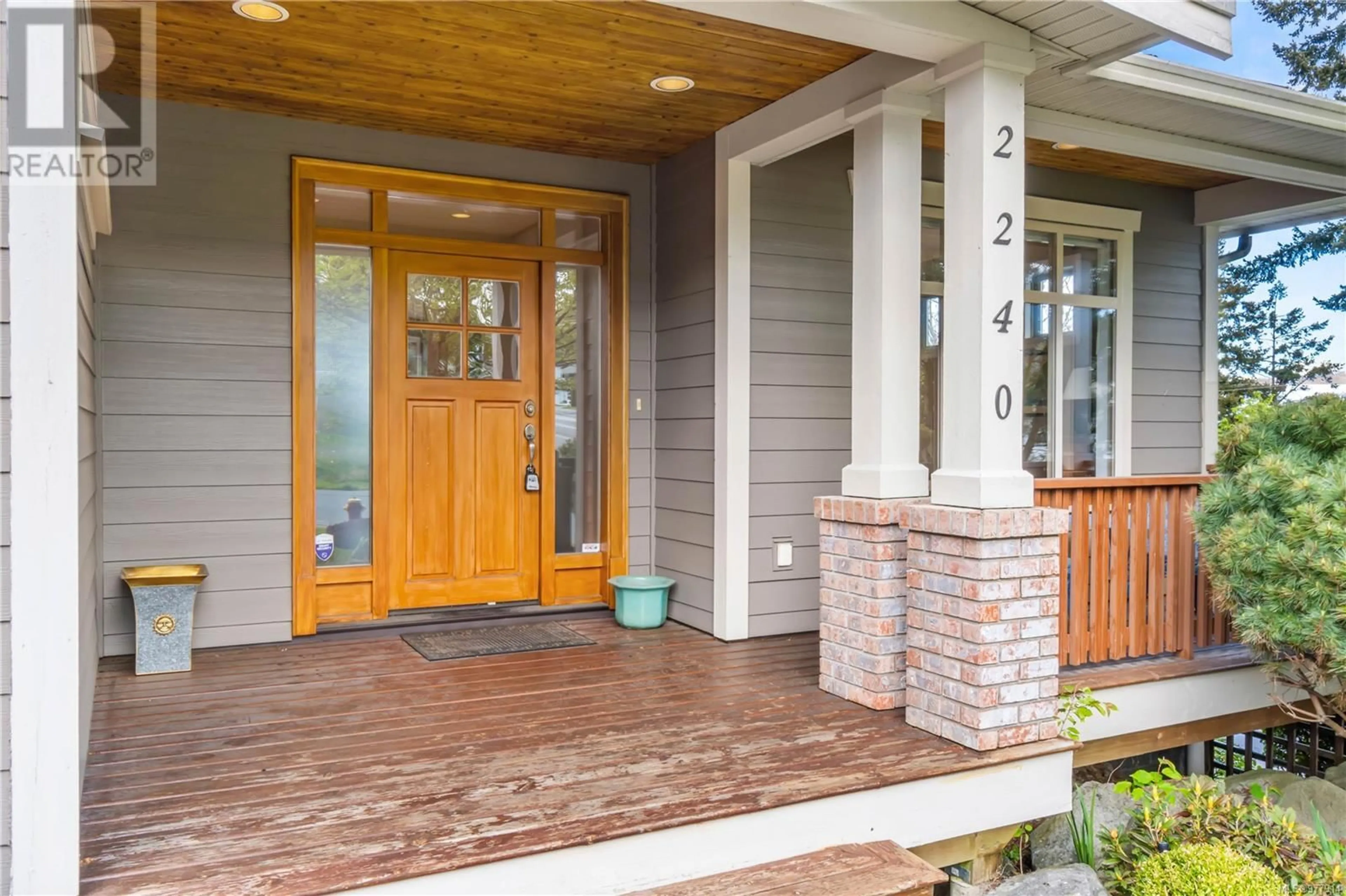 Indoor entryway, wood floors for 2240 Leighton Rd, Nanaimo British Columbia V9R7C1