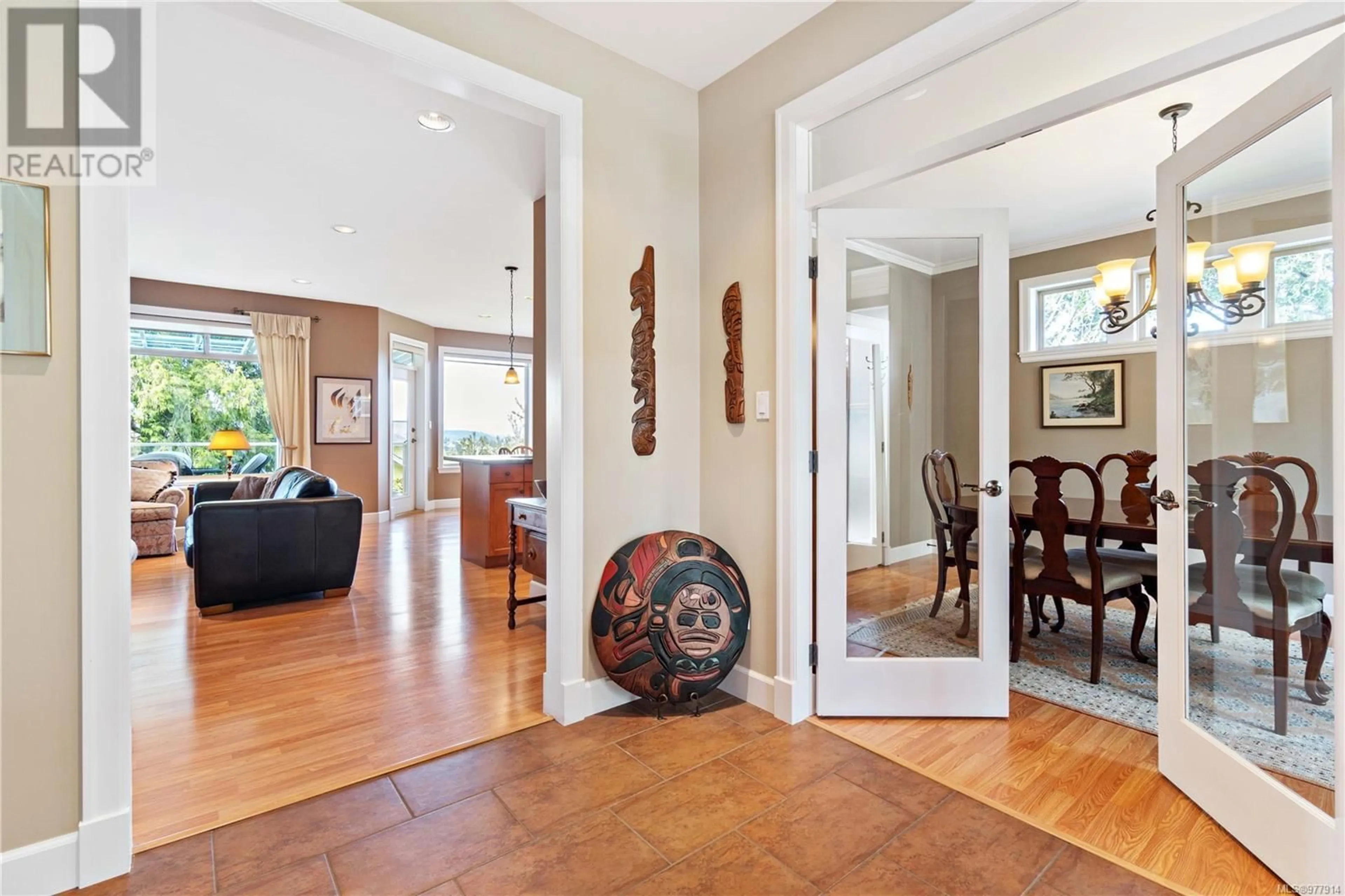 Indoor entryway, wood floors for 2240 Leighton Rd, Nanaimo British Columbia V9R7C1