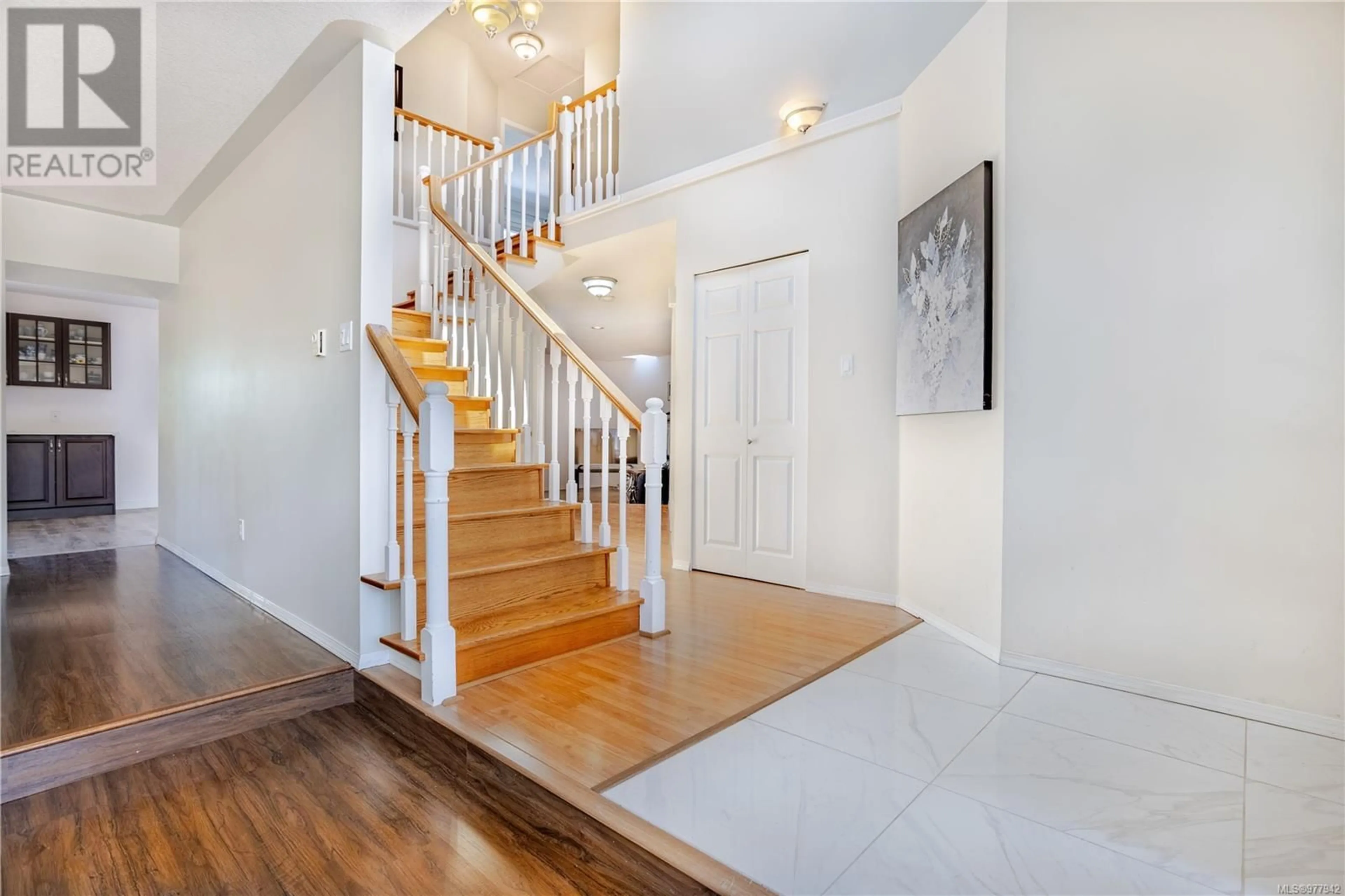 Indoor entryway for 6282 McRobb Ave, Nanaimo British Columbia V9V1M4