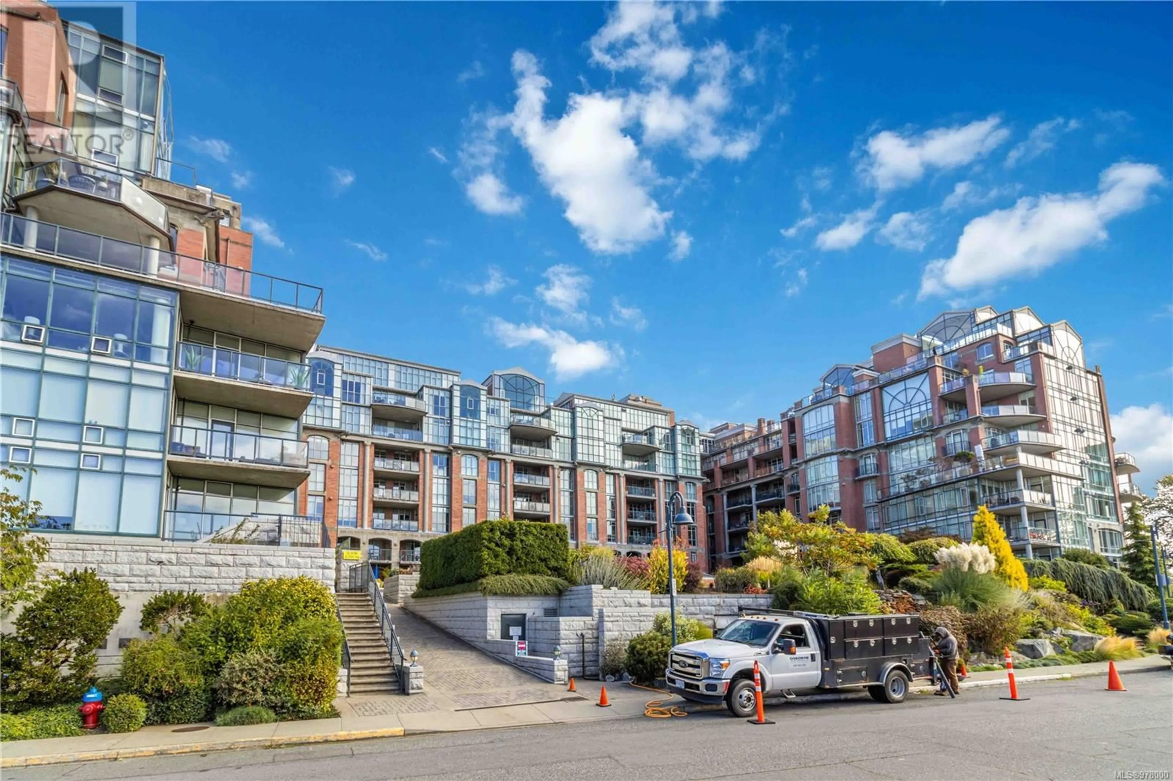 A pic from exterior of the house or condo, the street view for 821 21 Dallas Rd, Victoria British Columbia V8V4Z9