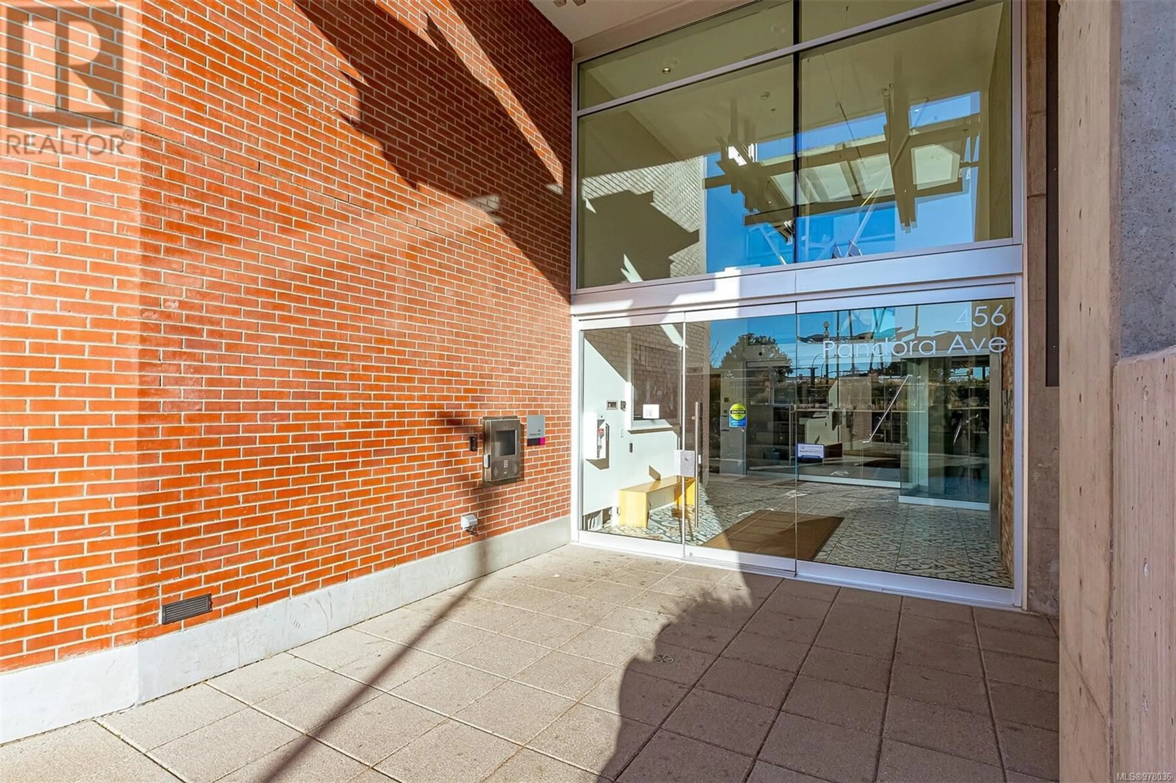 Indoor foyer, ceramic floors for 402 456 Pandora Ave, Victoria British Columbia V8W0E3