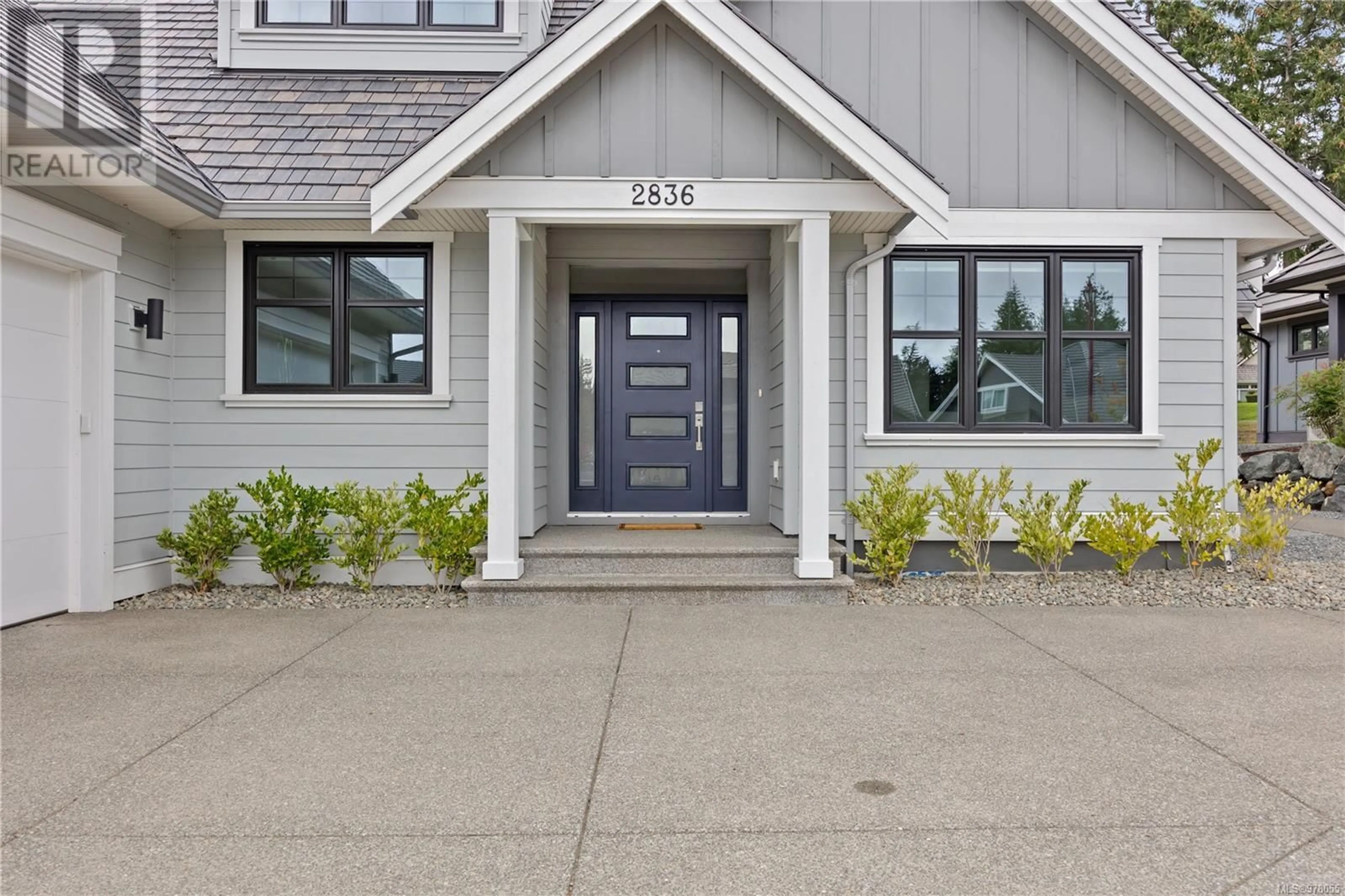 Indoor entryway, wood floors for 2836 Sheffield Cres, Courtenay British Columbia V9N0X0