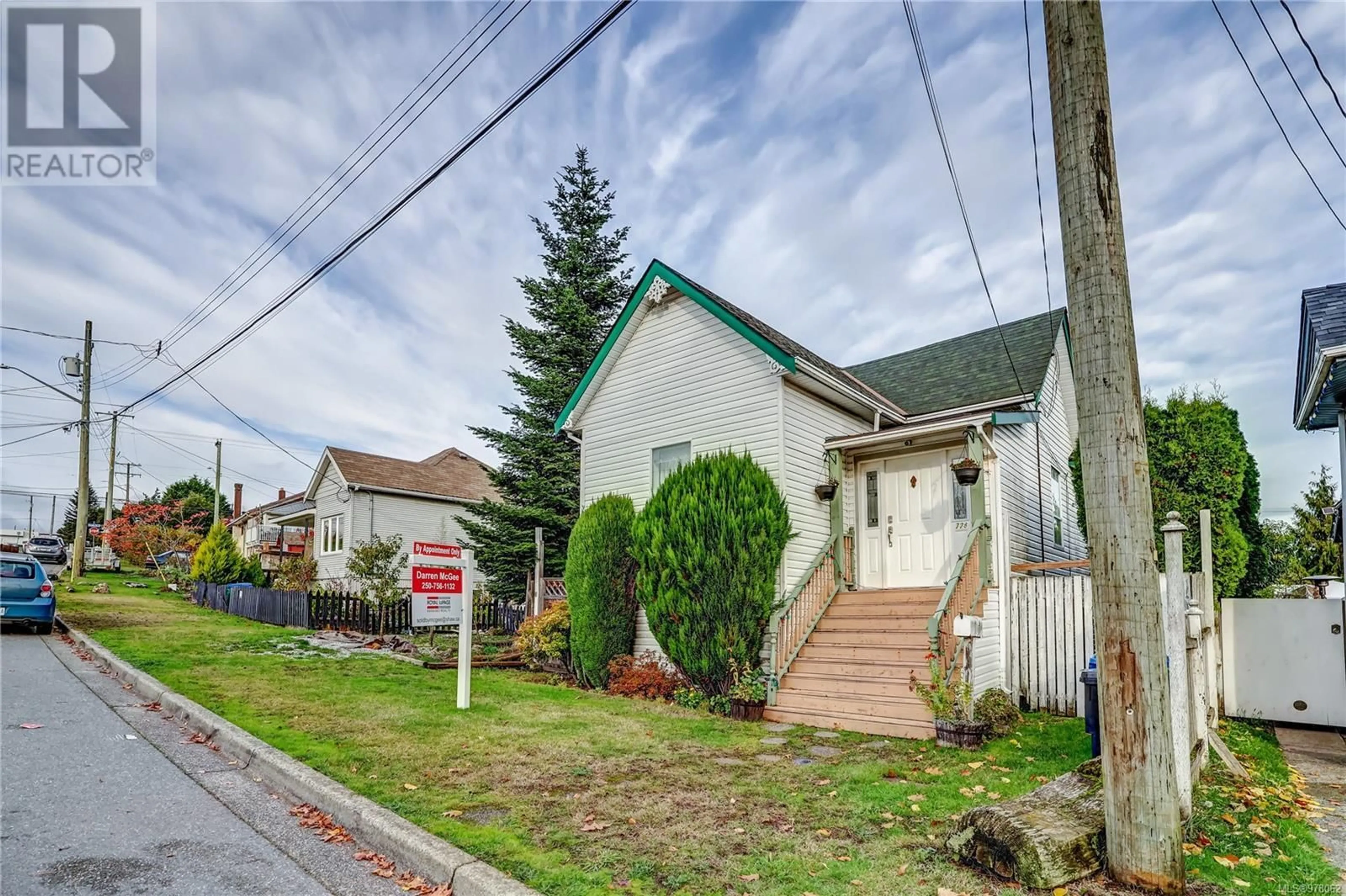 Frontside or backside of a home, cottage for 728 Pine St, Nanaimo British Columbia V9X1T4