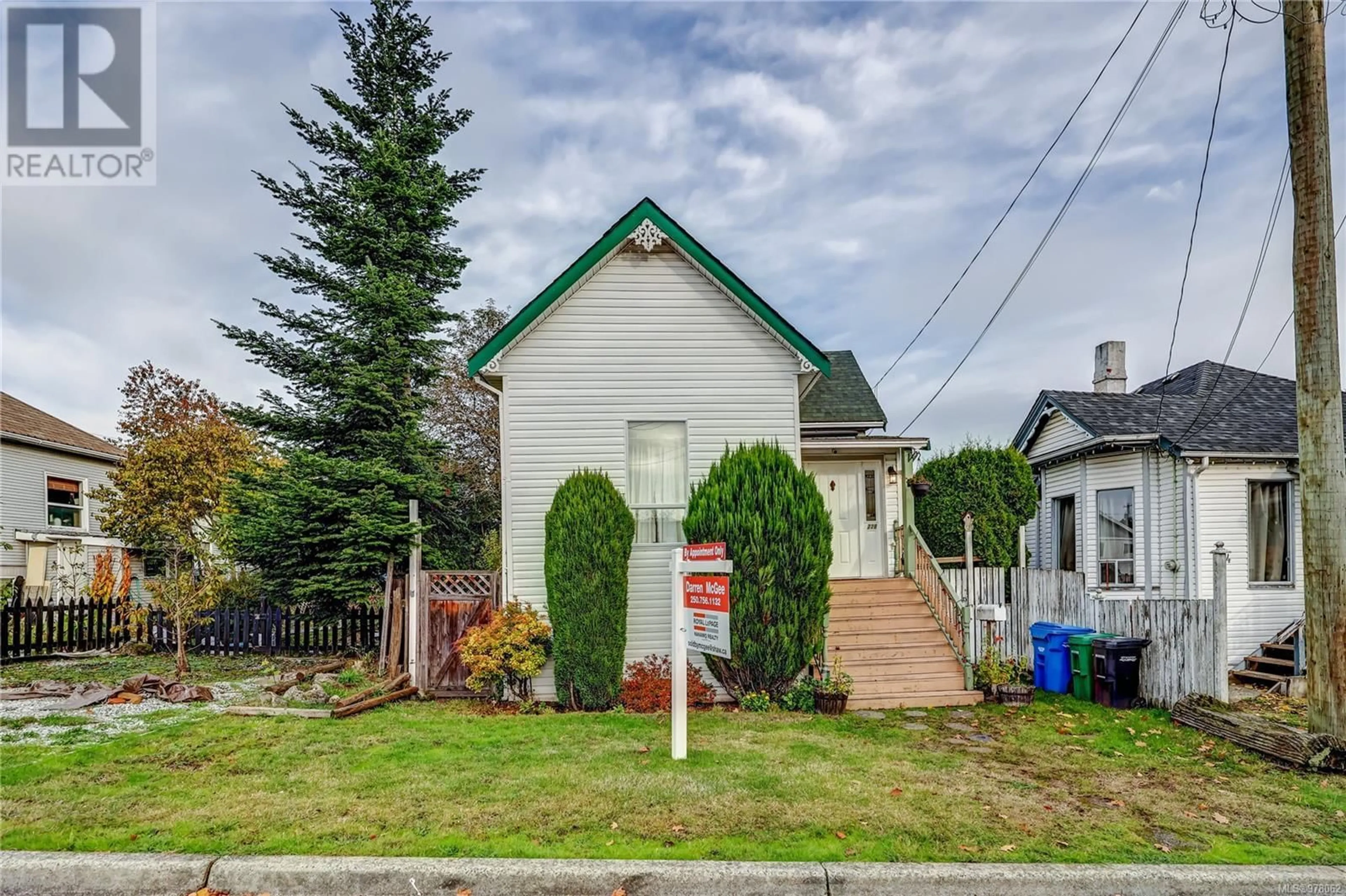 Frontside or backside of a home, cottage for 728 Pine St, Nanaimo British Columbia V9X1T4