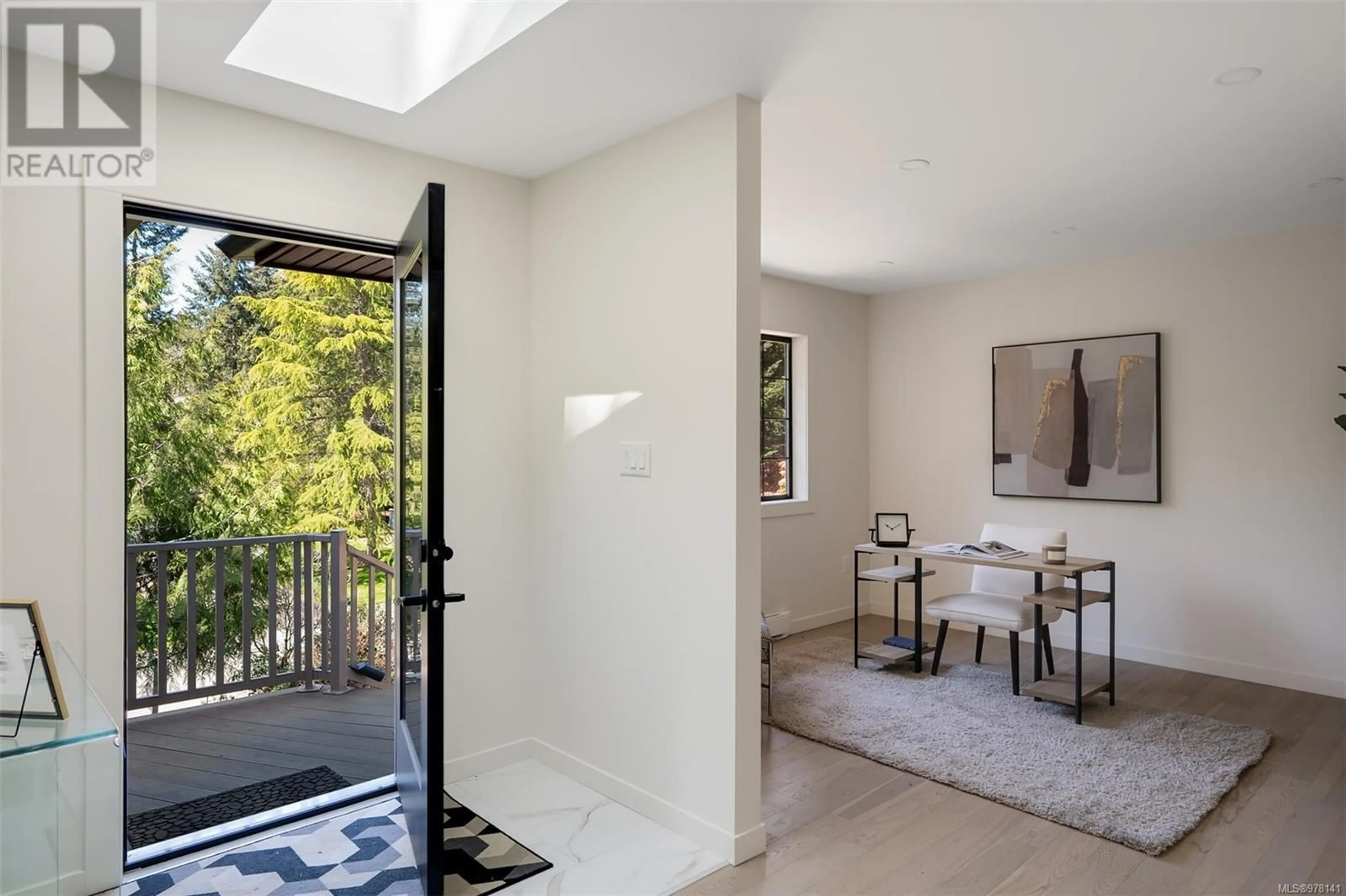 Indoor entryway, wood floors for 10925 Prentice Pl, North Saanich British Columbia V8L5H7